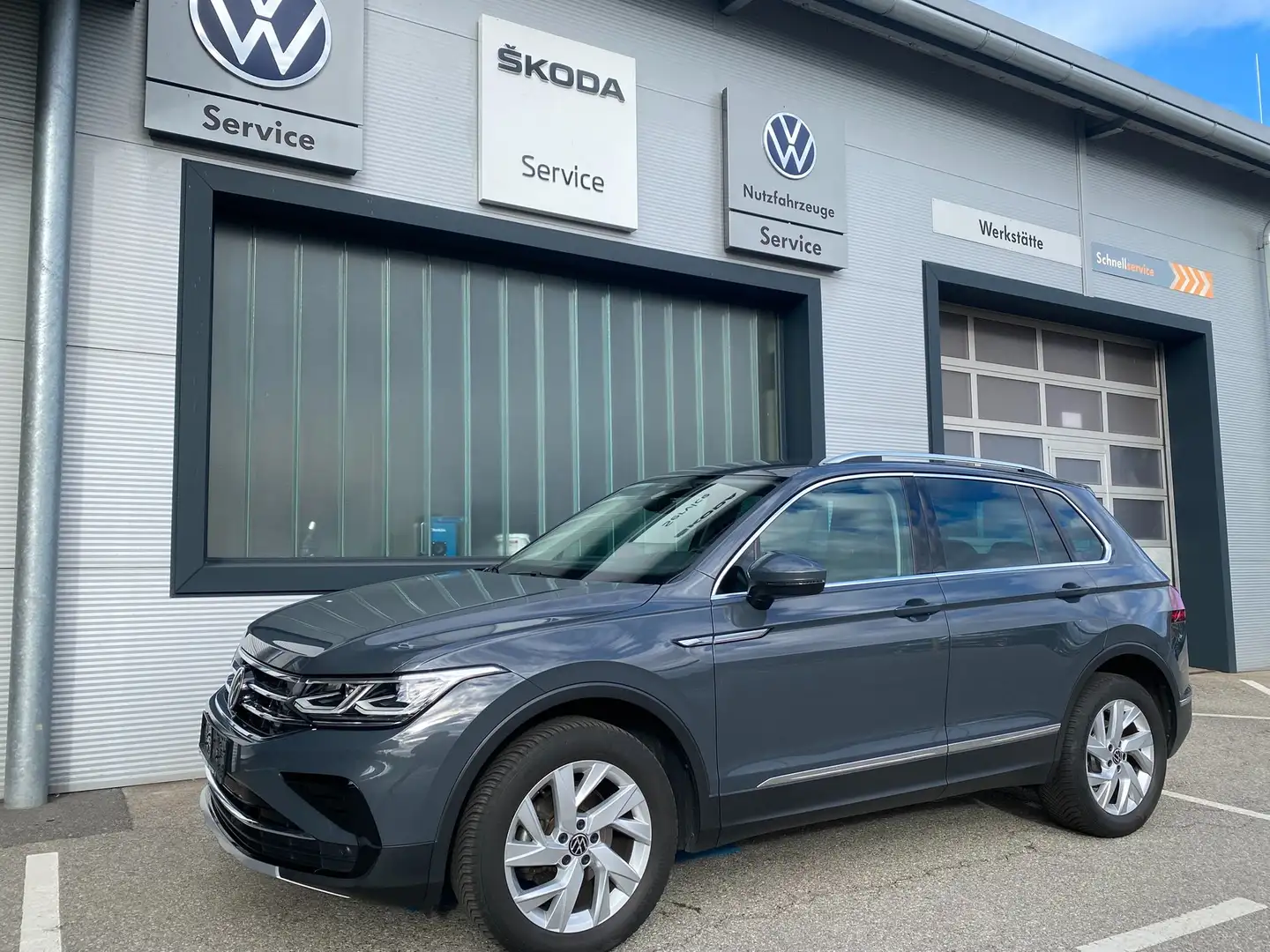 Volkswagen Tiguan Elegance 4Motion 150TDI DSG,LED-Matrix,AHC,ACC,PDC Grau - 1