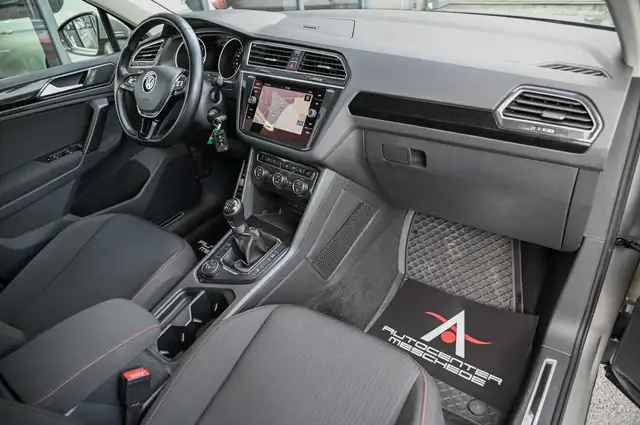 Volkswagen Tiguan view 12