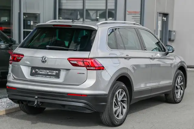 Volkswagen Tiguan view 4