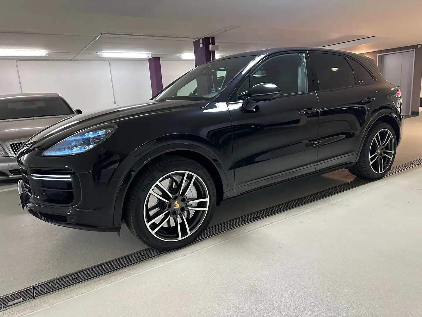 Porsche Cayenne Turbo - 1
