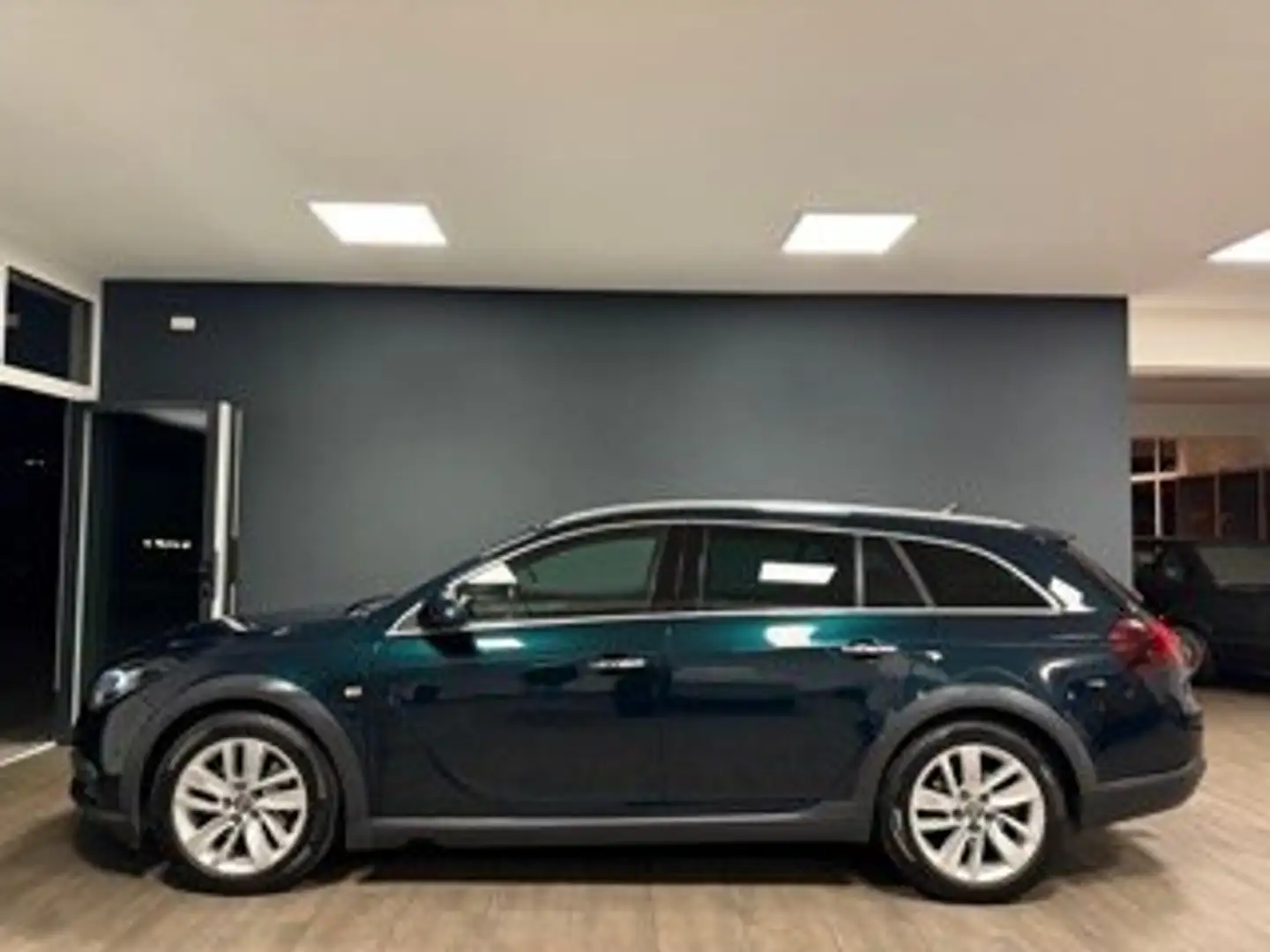 Opel Insignia Basis ecoFlex 4x4 CT Country Tourer/LEDER/NAVI/AHK Grün - 2