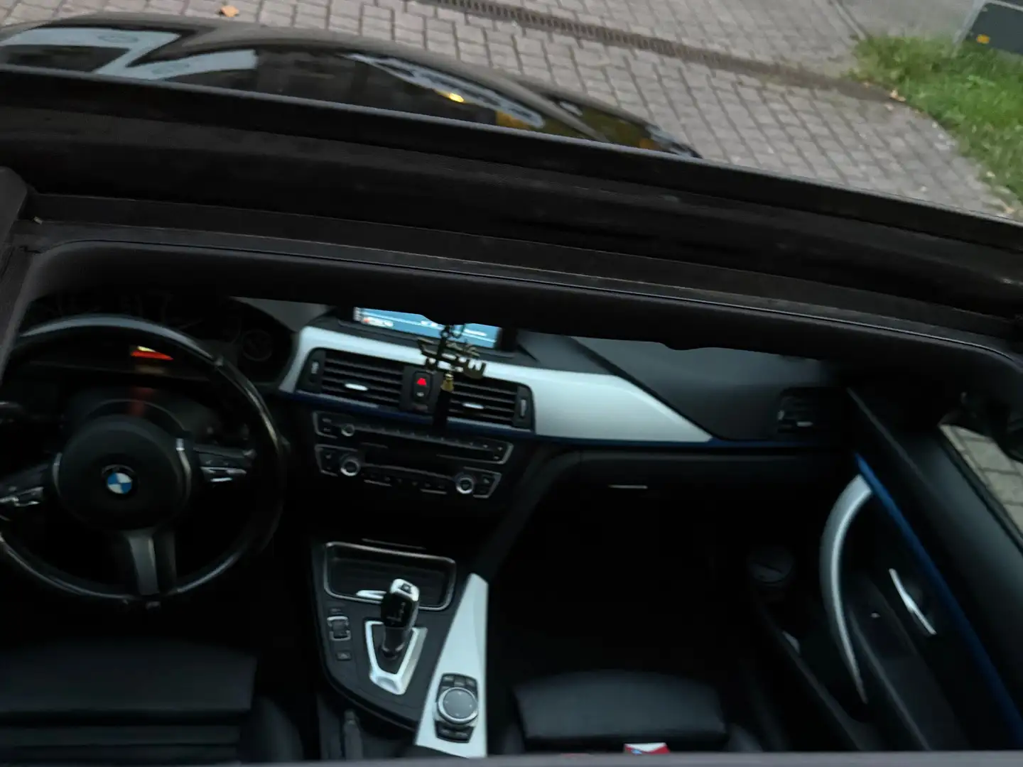 BMW 330 330d xDrive Aut. Schwarz - 1