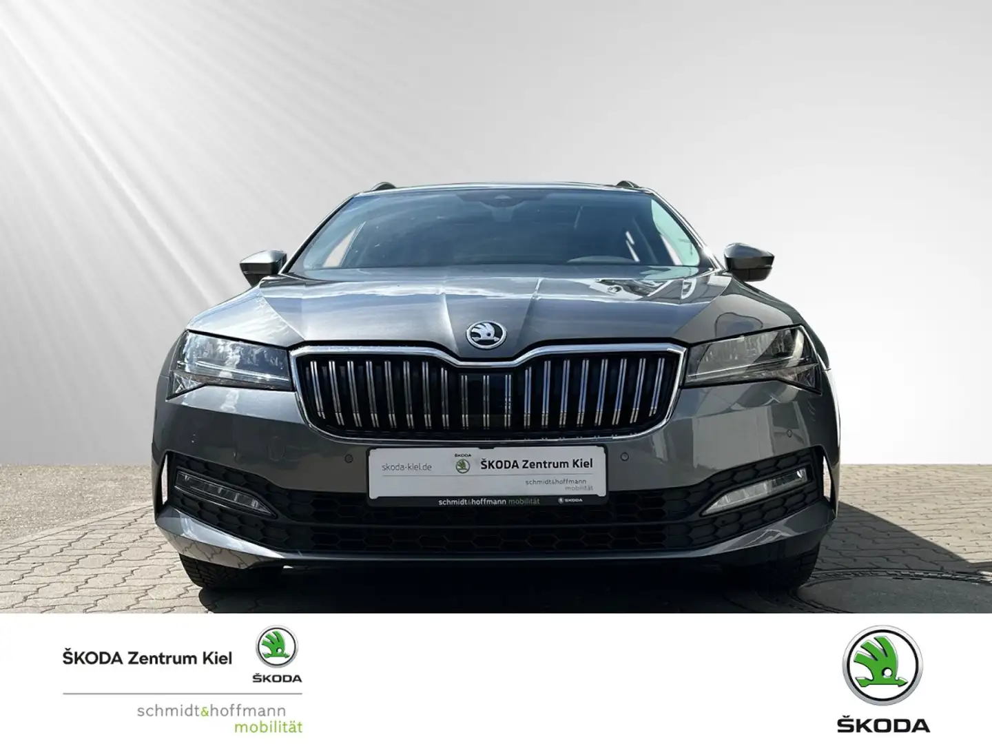 Skoda Superb Combi 2.0 TDI Ambition (EURO 6d) Klima Navi Grau - 2