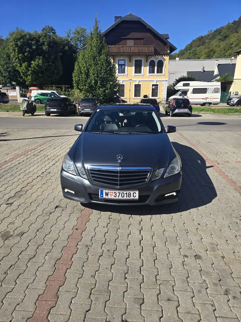 Mercedes-Benz E 220 CDI DPF BlueEFFICIENCY Automatik - 2