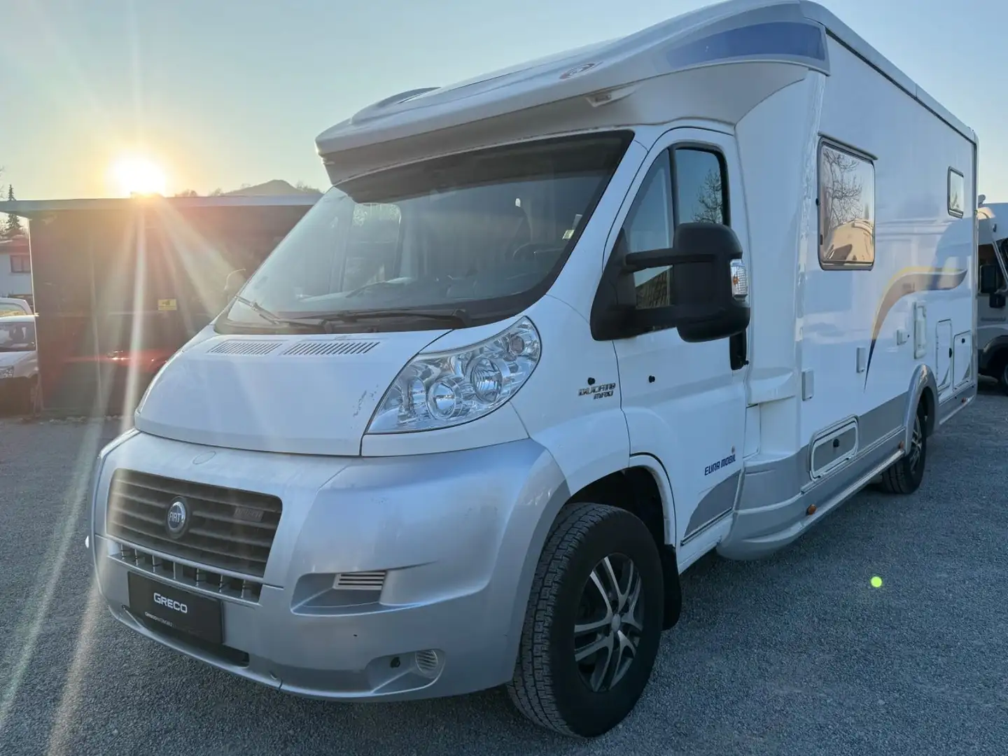 Euramobil T700 EB Fiat Ducato 3.0 160PS Längs-Betten Klima Blanc - 1