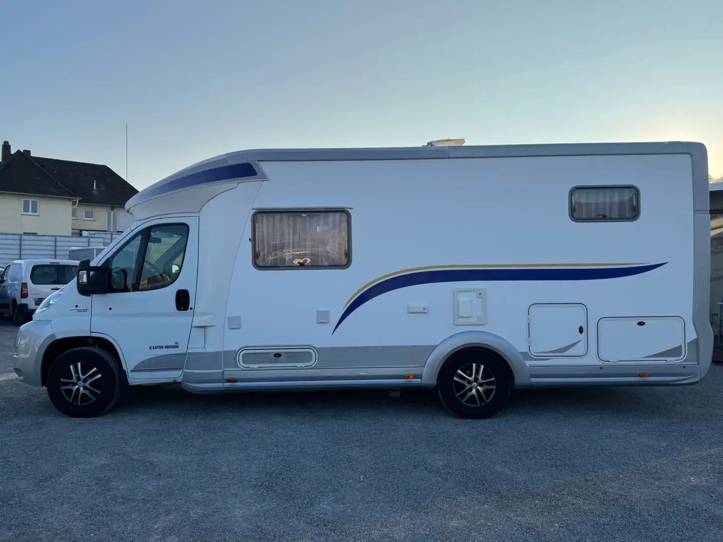 Euramobil T700 EB Fiat Ducato 3.0 160PS Längs-Betten Klima Blanc - 2