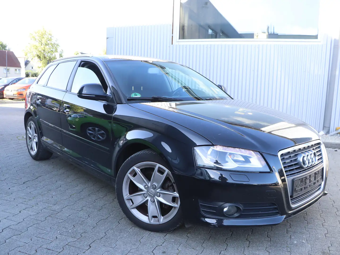 Audi A3 Sportback 1.4 TFSI AMBITION SPORT / BI-XENON Zwart - 2