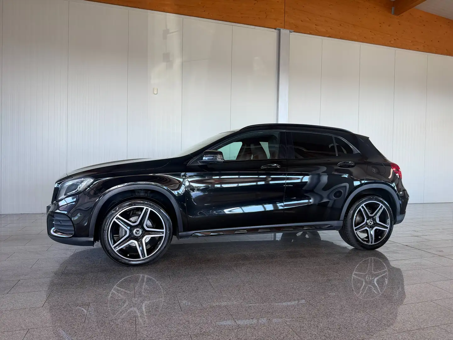 Mercedes-Benz GLA 200 GLA 200 CDI / d Schwarz - 1