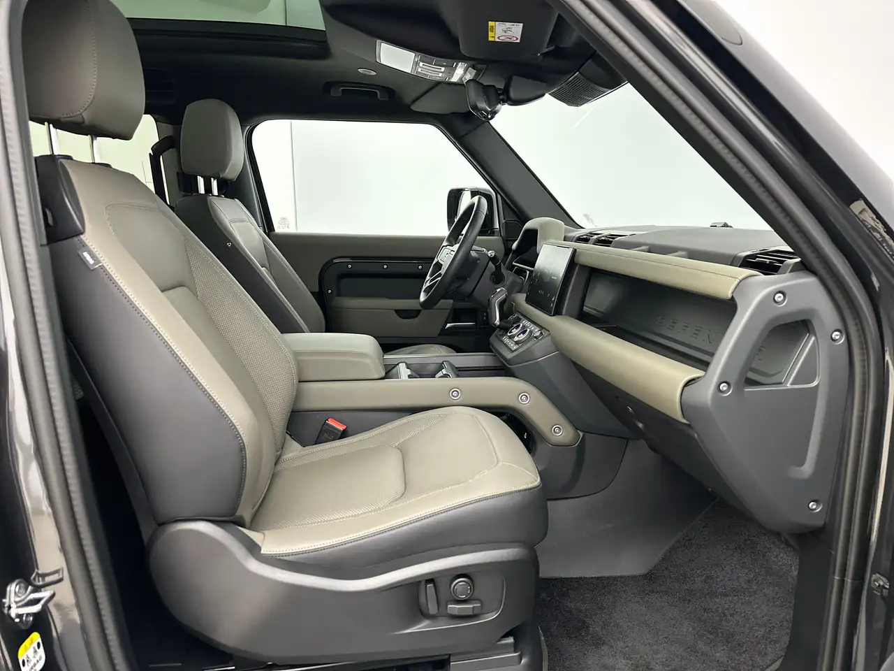 Land Rover Defender 90 P425 X-Dynamic SE AWD Auto. Lichte Vracht — foto 3