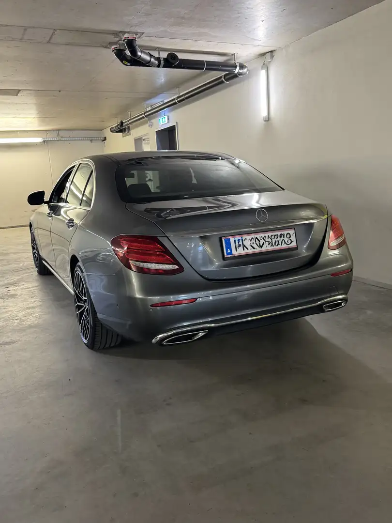 Mercedes-Benz E 220 d Avantgarde Aut. Grau - 2