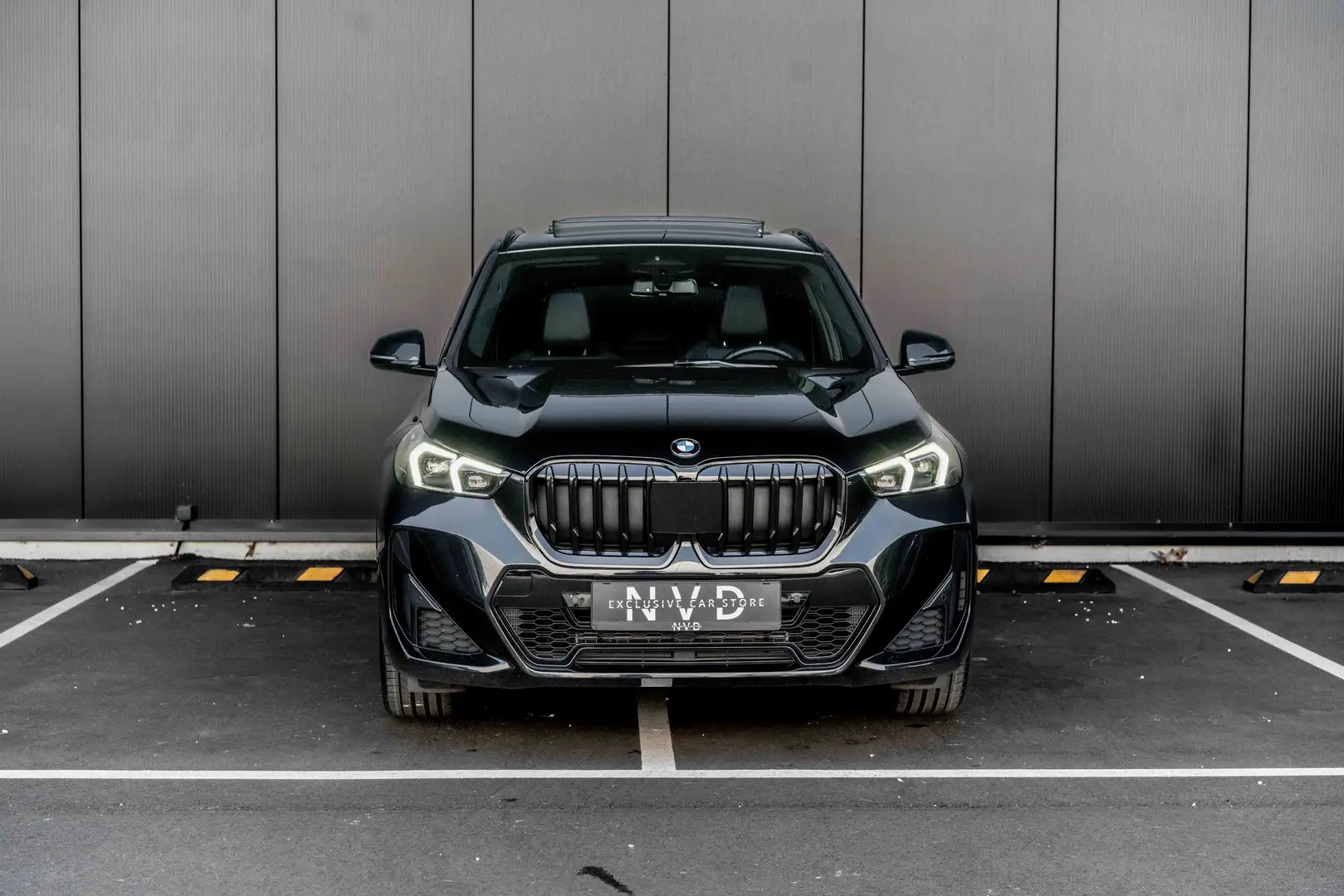BMW X1 20i M Sport | Pano Dak | ACC | Trekhaak | H.Kardon Schwarz - 2