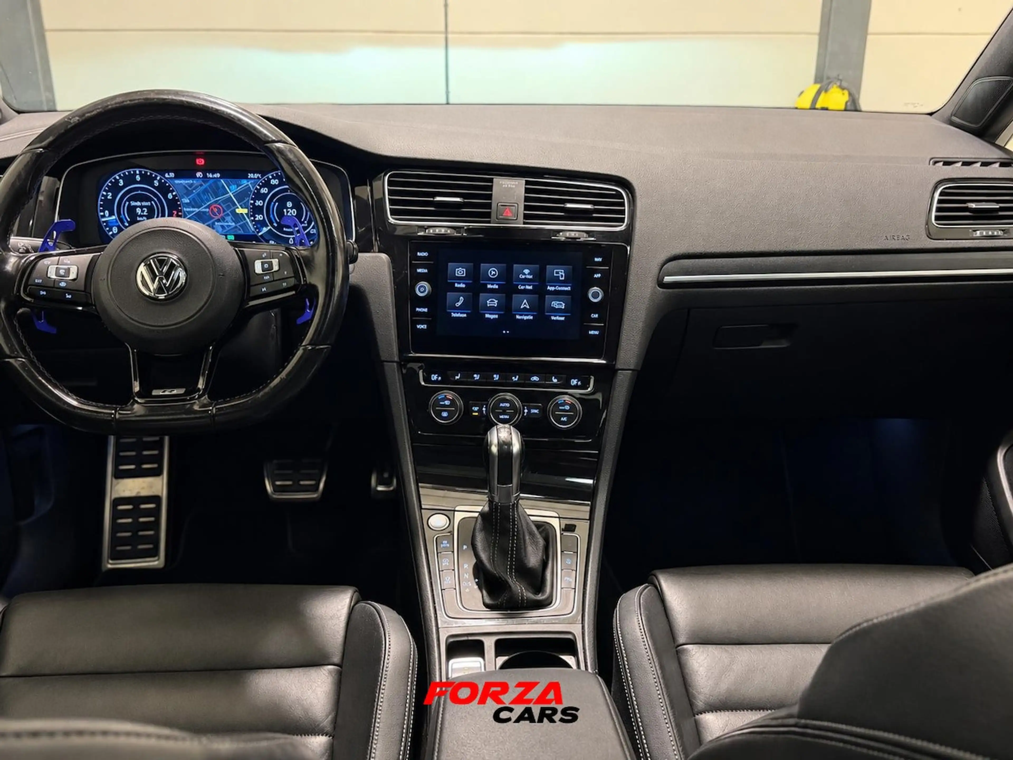 Volkswagen Golf 2.0 TSI 4Motion R — photo 15