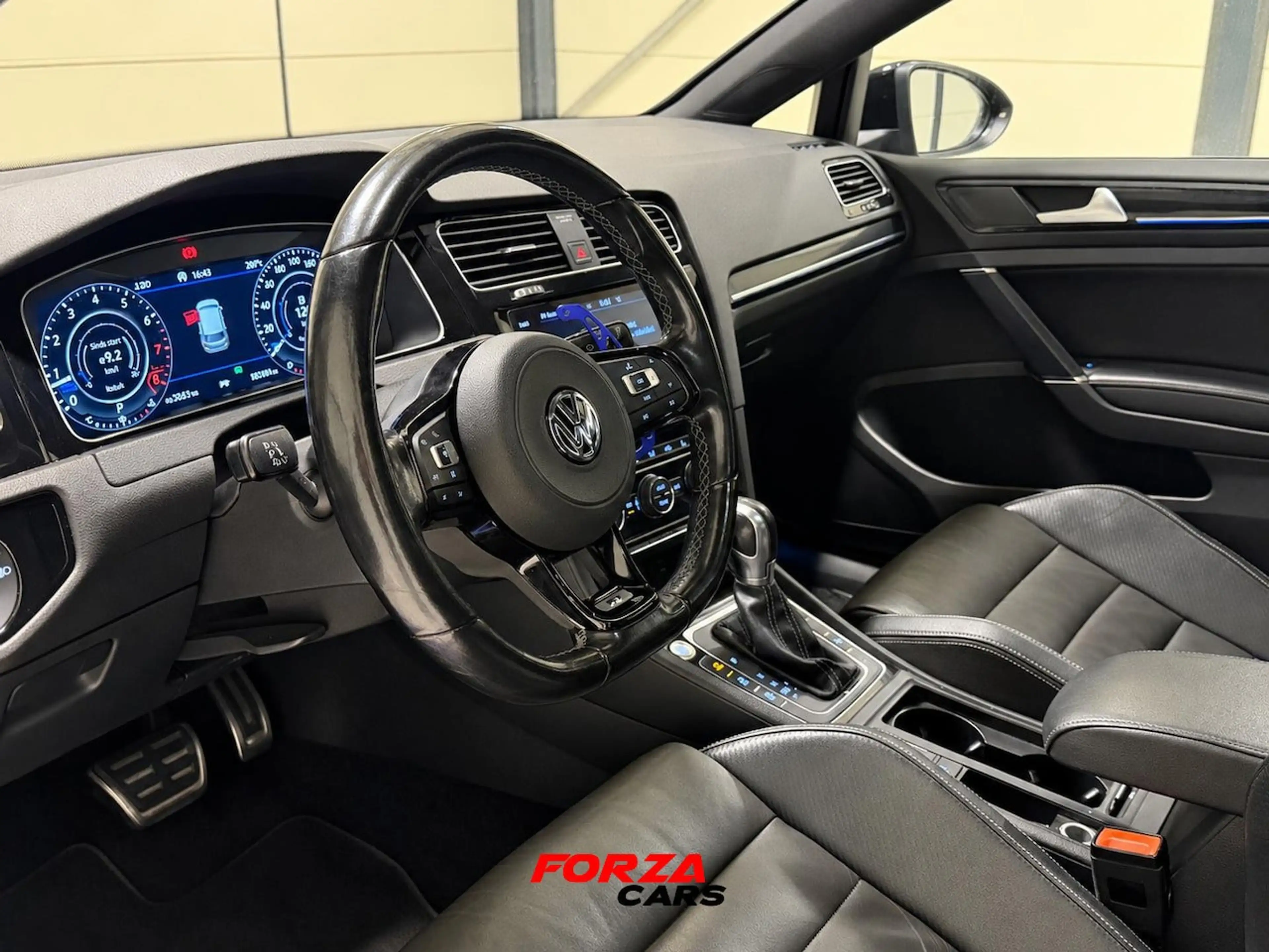 Volkswagen Golf 2.0 TSI 4Motion R — photo 2