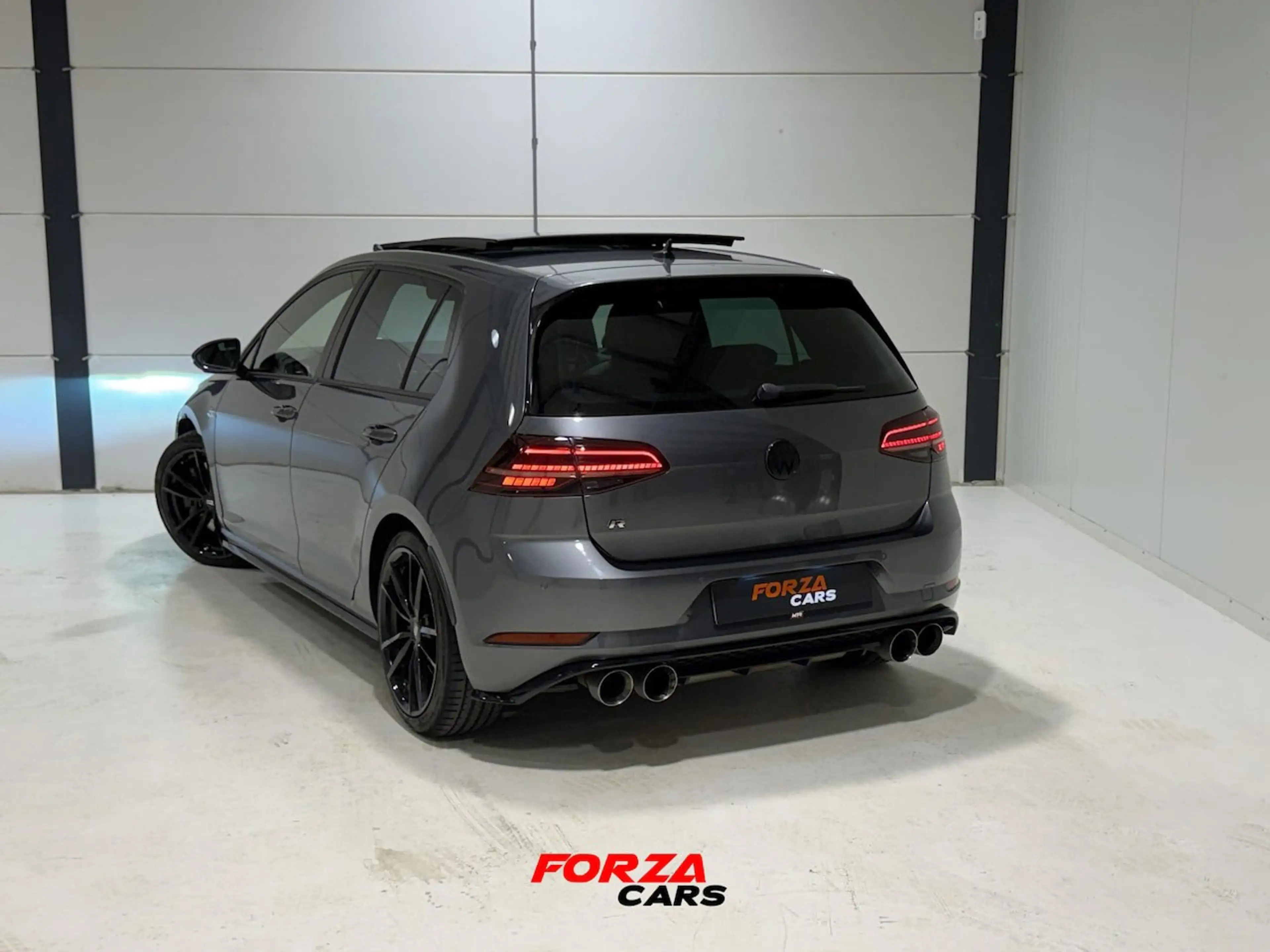 Volkswagen Golf 2.0 TSI 4Motion R — photo 3
