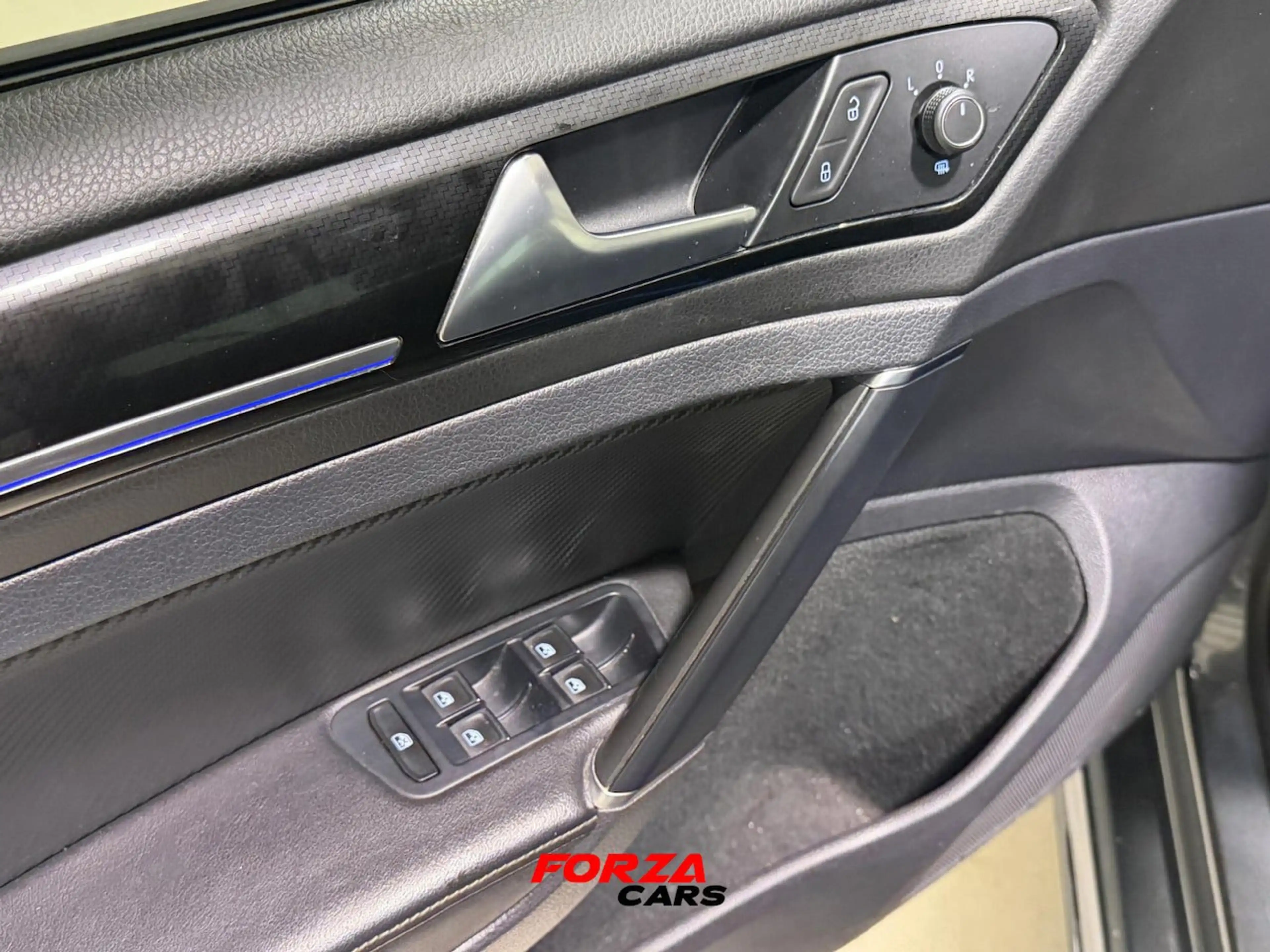 Volkswagen Golf 2.0 TSI 4Motion R — photo 14