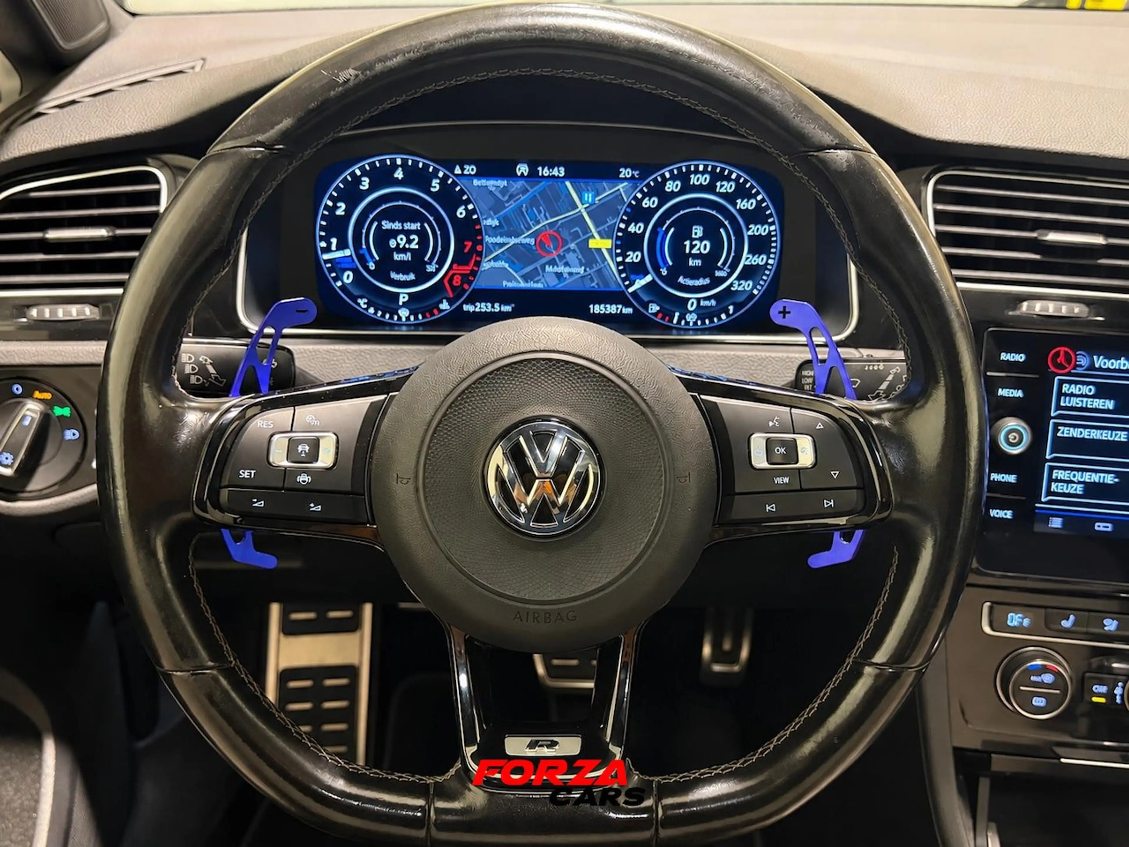 Volkswagen Golf 2.0 TSI 4Motion R — photo 9
