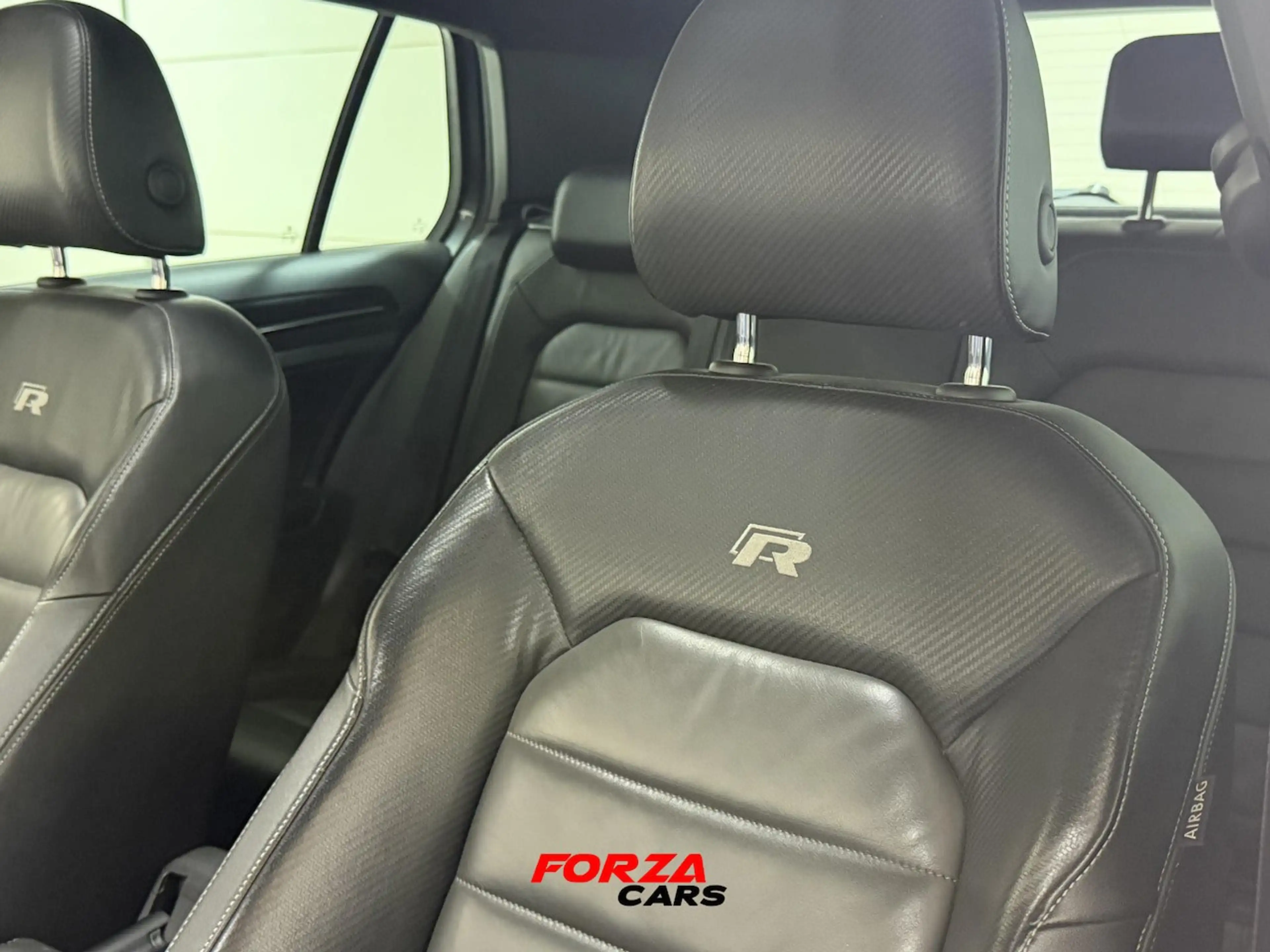 Volkswagen Golf 2.0 TSI 4Motion R — photo 13