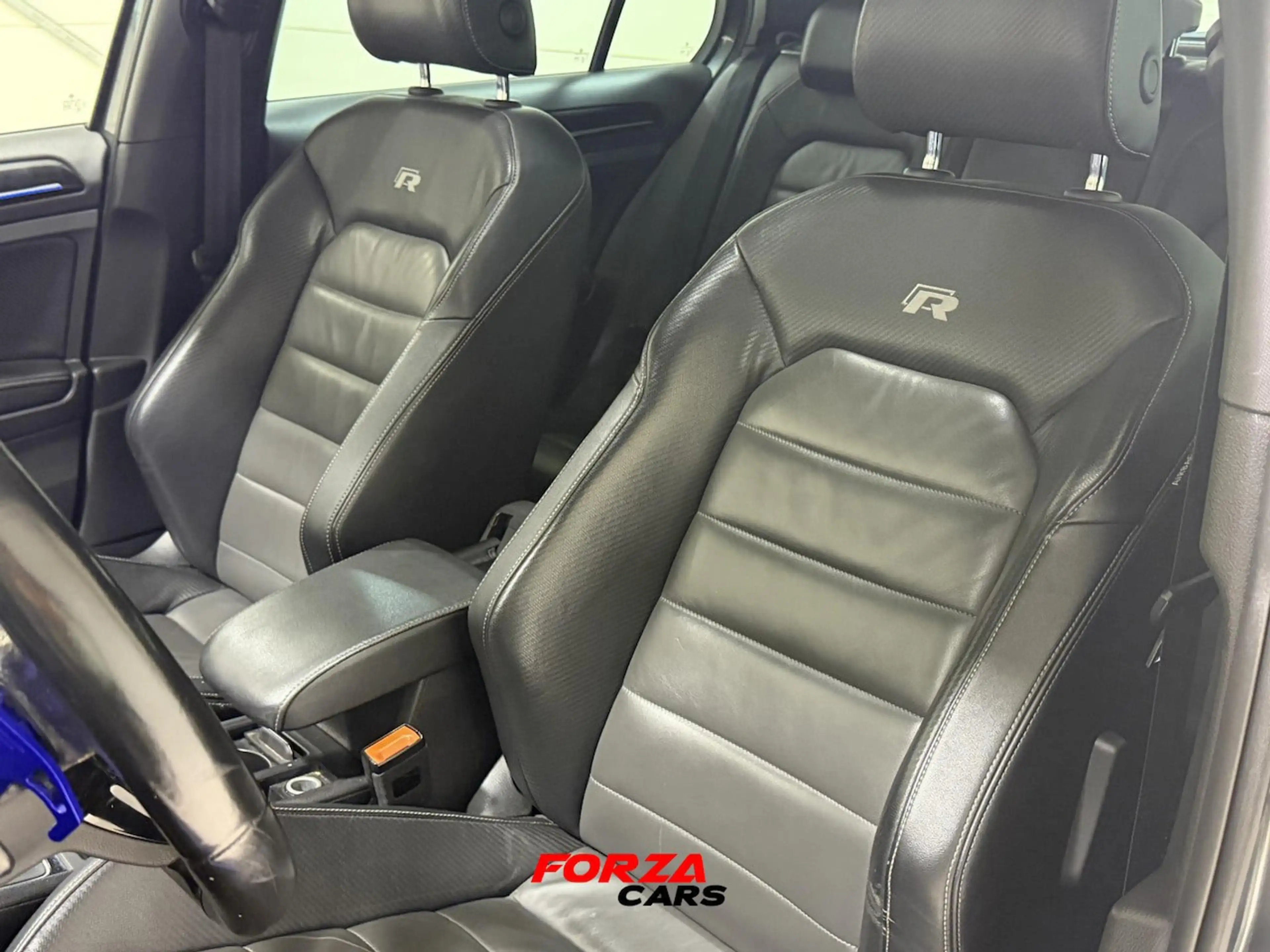 Volkswagen Golf 2.0 TSI 4Motion R — photo 12