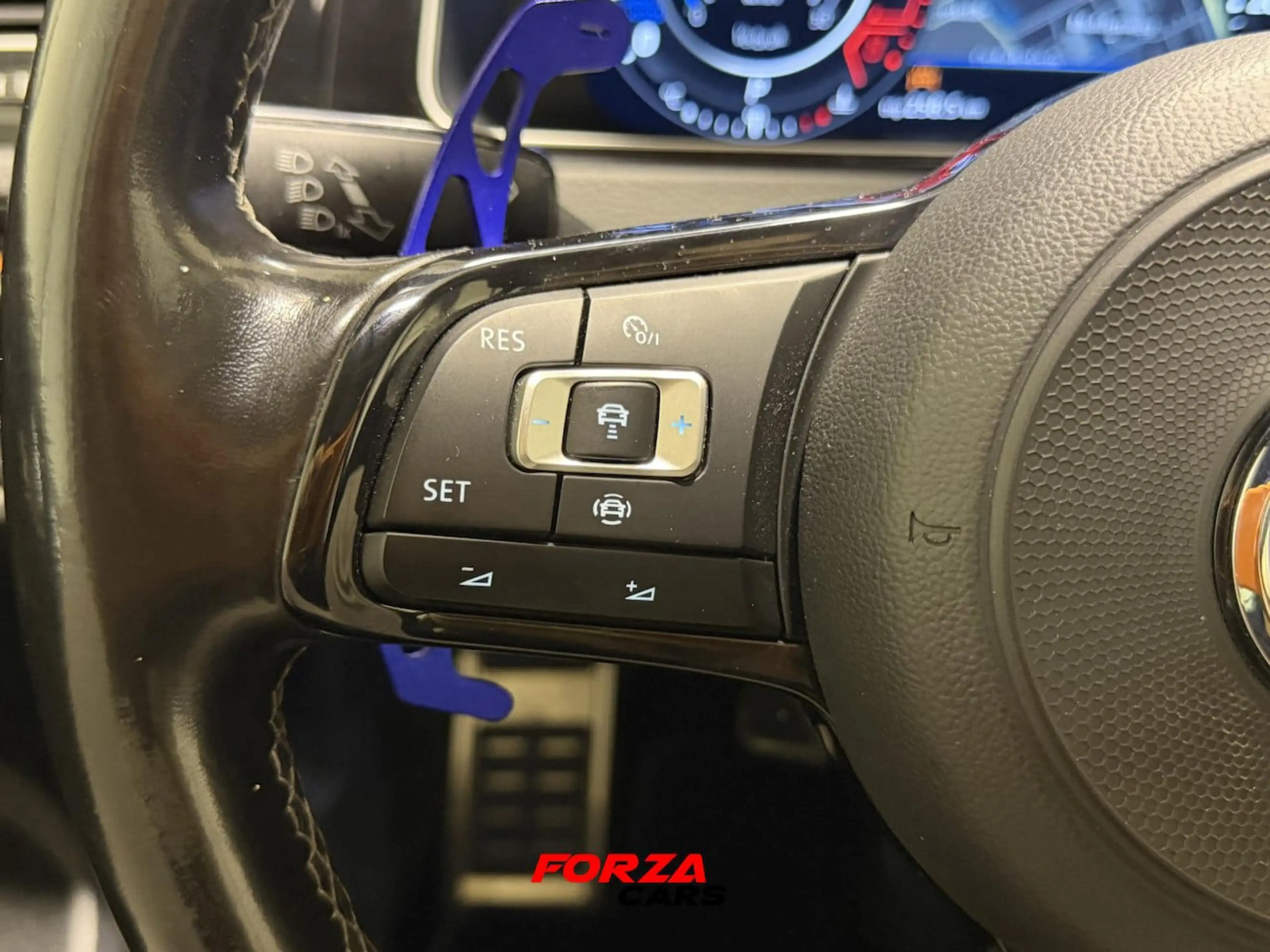 Volkswagen Golf 2.0 TSI 4Motion R — photo 10