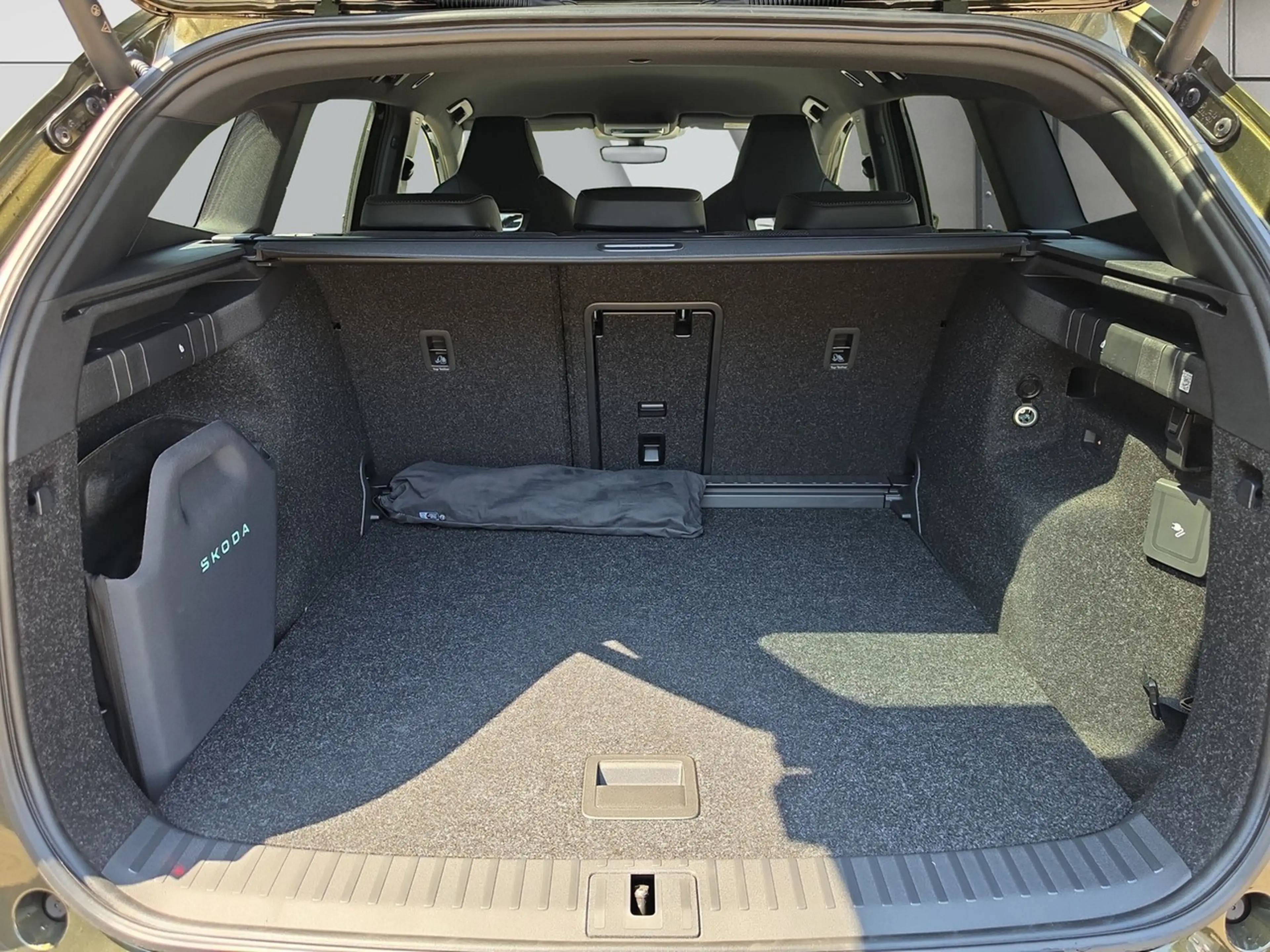 Skoda Enyaq 85x Sportline *ALLRAD*MATRIX*AHK Klima Navi Leder — photo 9