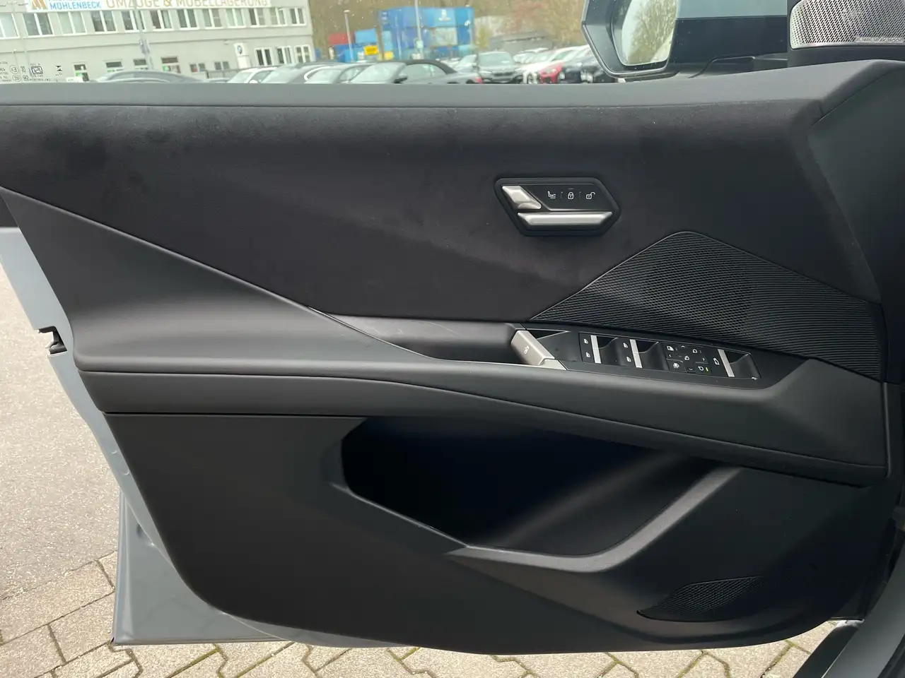 BMW iX3 50 xDrive || M Sport 21" Head-Up AHK Pano 6