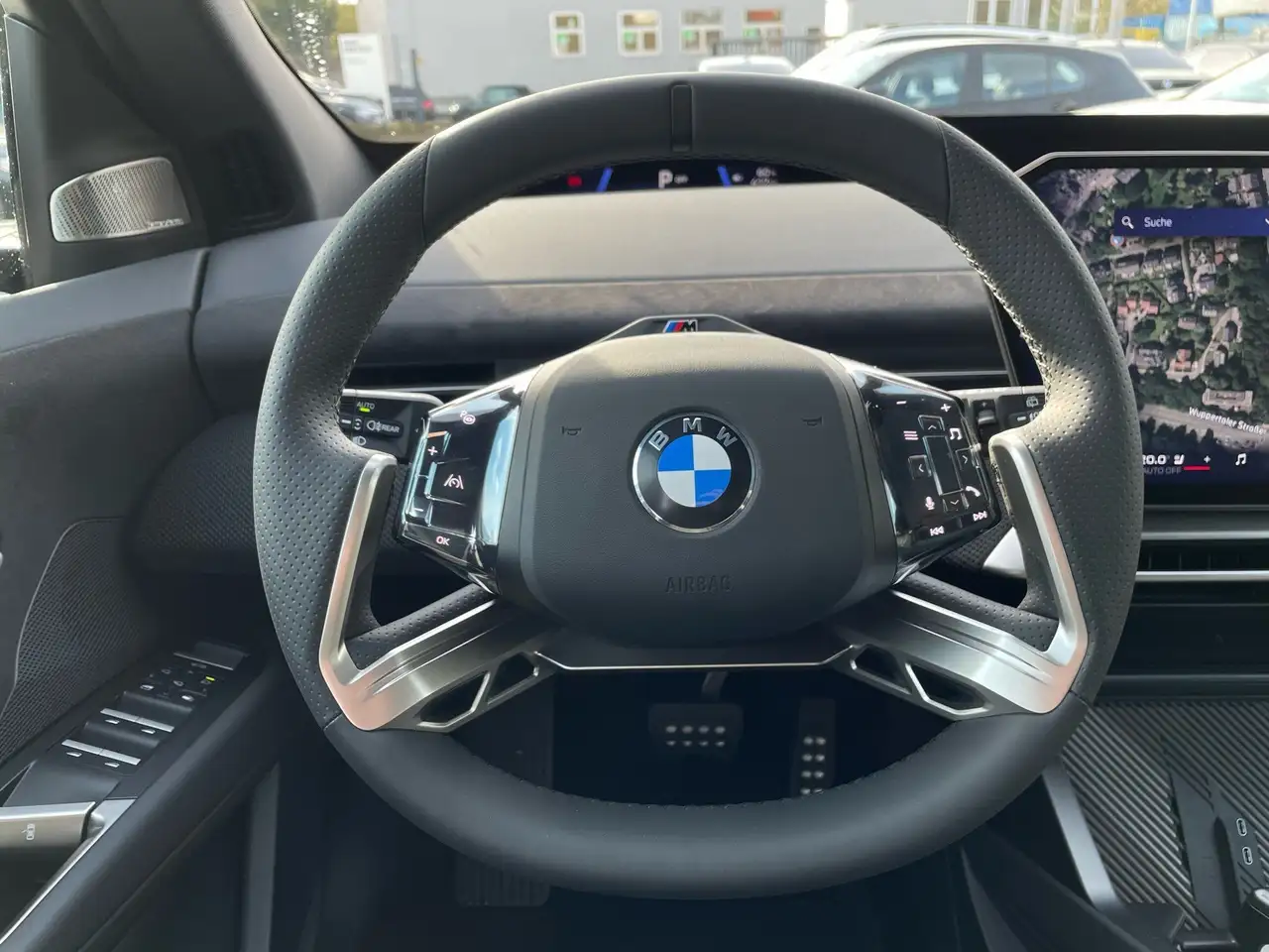 BMW iX3 50 xDrive || M Sport 21" Head-Up AHK Pano 10