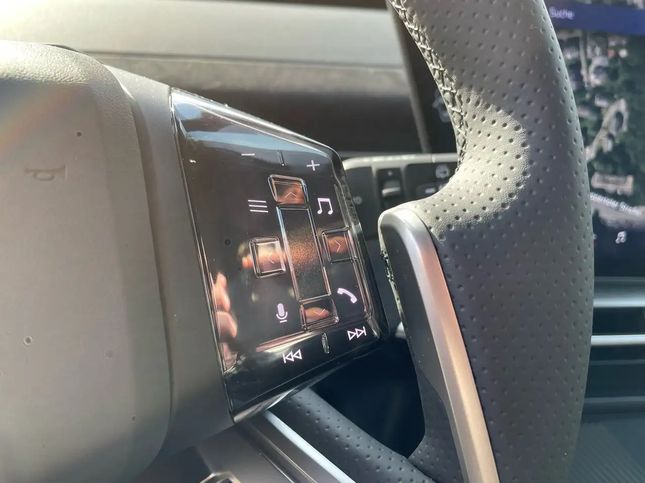 BMW iX3 50 xDrive || M Sport 21" Head-Up AHK Pano 12