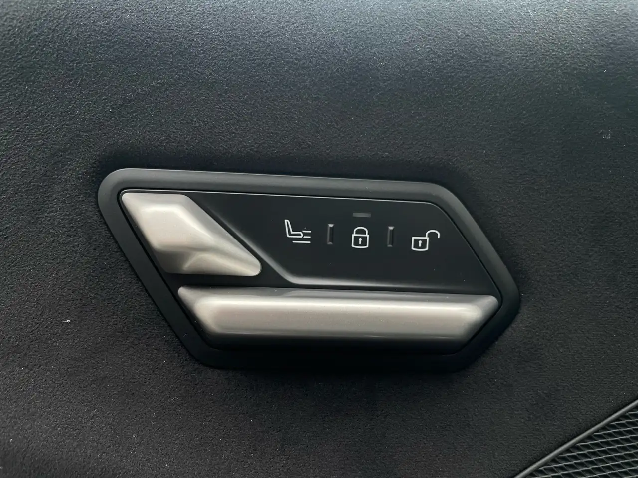 BMW iX3 50 xDrive || M Sport 21" Head-Up AHK Pano 7