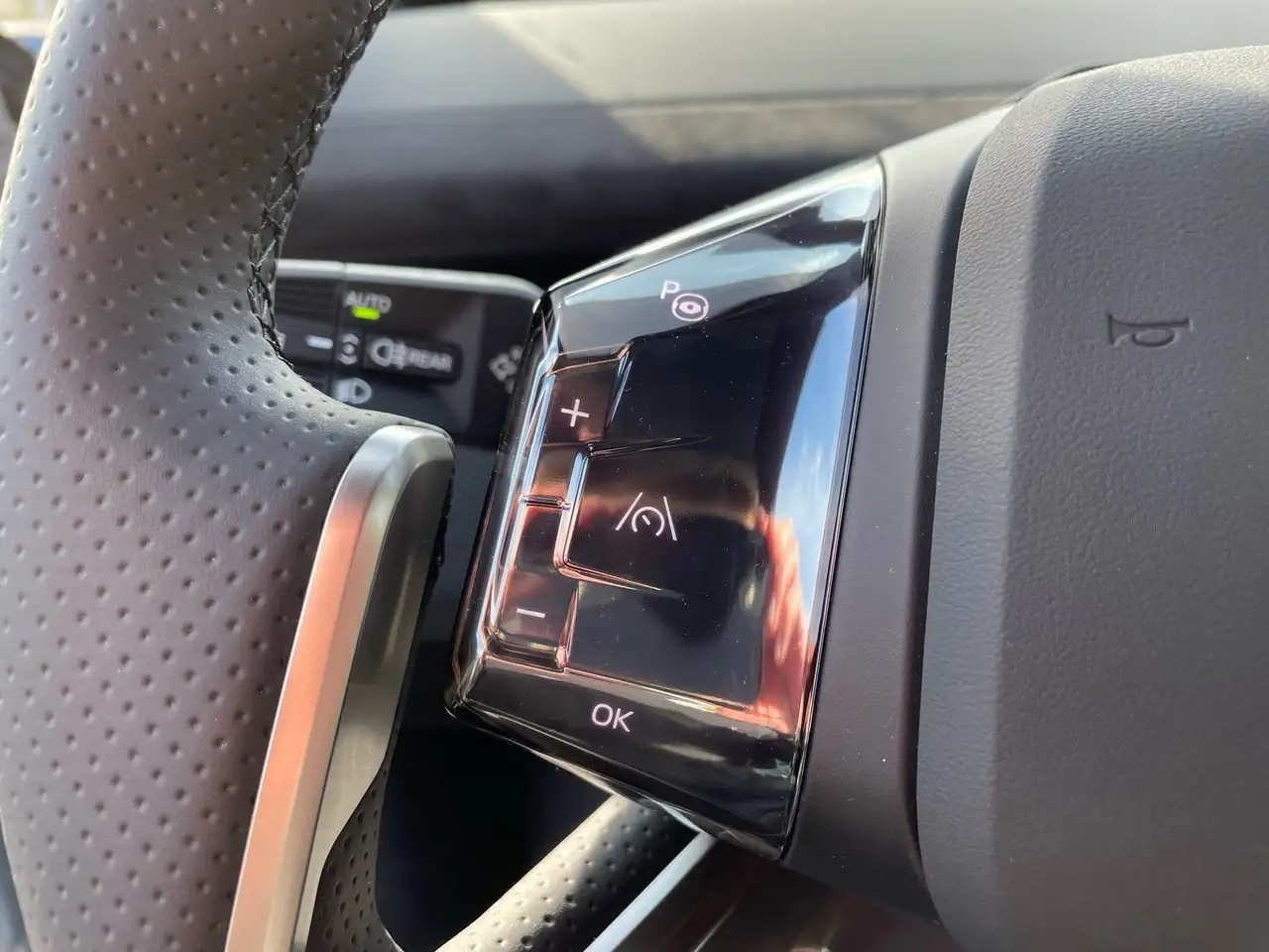 BMW iX3 50 xDrive || M Sport 21" Head-Up AHK Pano 11