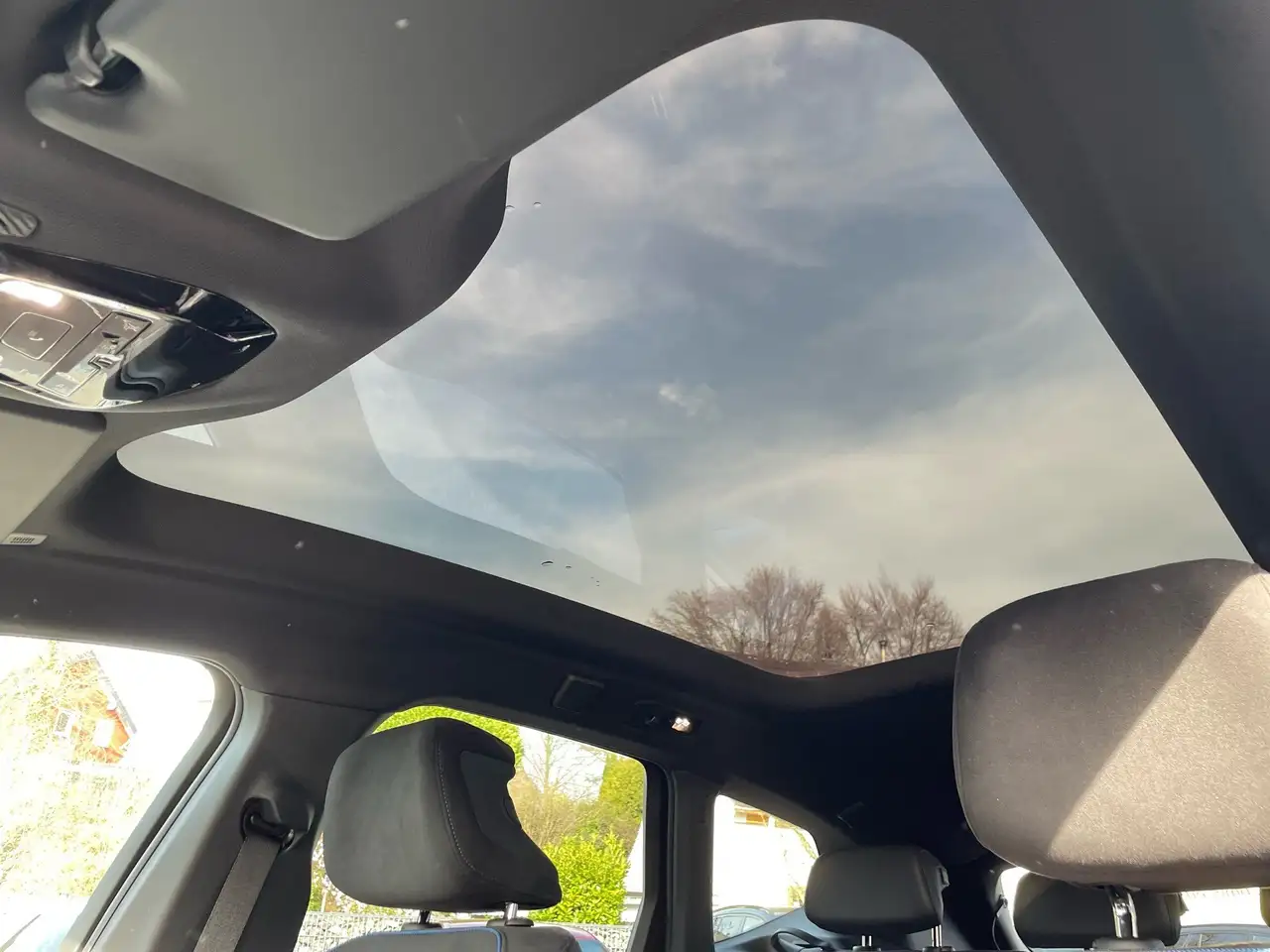 BMW iX3 50 xDrive || M Sport 21" Head-Up AHK Pano 9