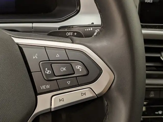 Volkswagen T-Roc view 11