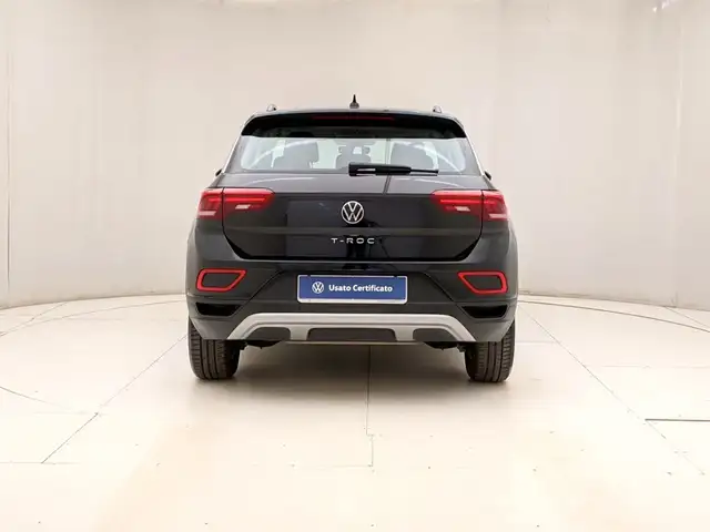 Volkswagen T-Roc view 5