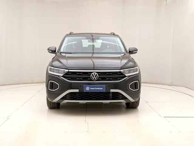 Volkswagen T-Roc view 2
