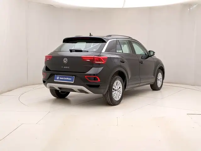 Volkswagen T-Roc view 4