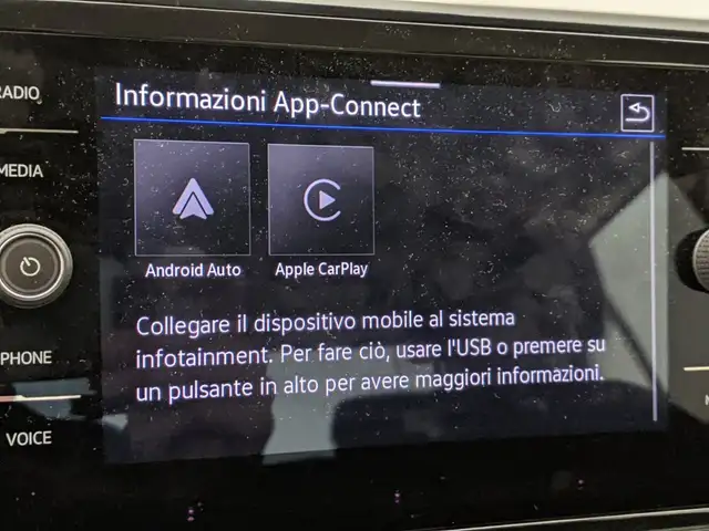 Volkswagen T-Roc view 14