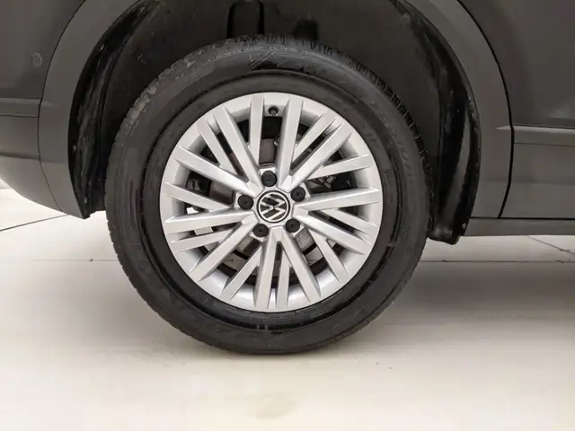 Volkswagen T-Roc view 9