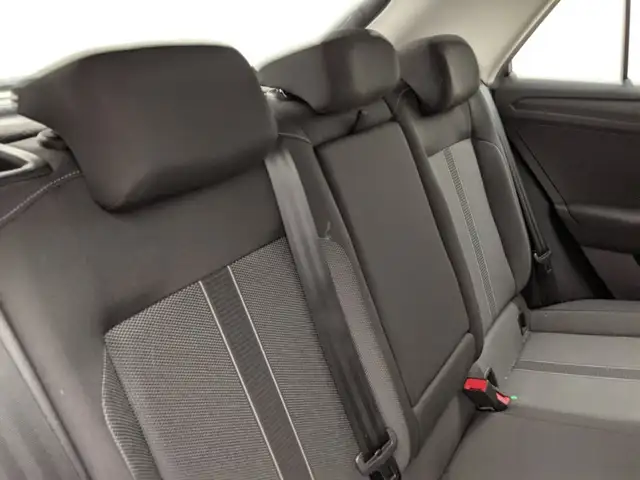 Volkswagen T-Roc view 8
