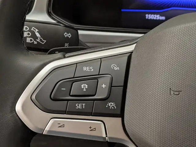 Volkswagen T-Roc view 10