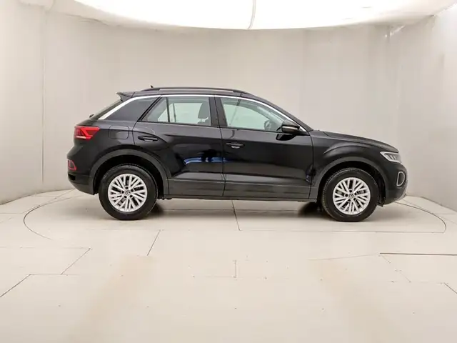 Volkswagen T-Roc view 3