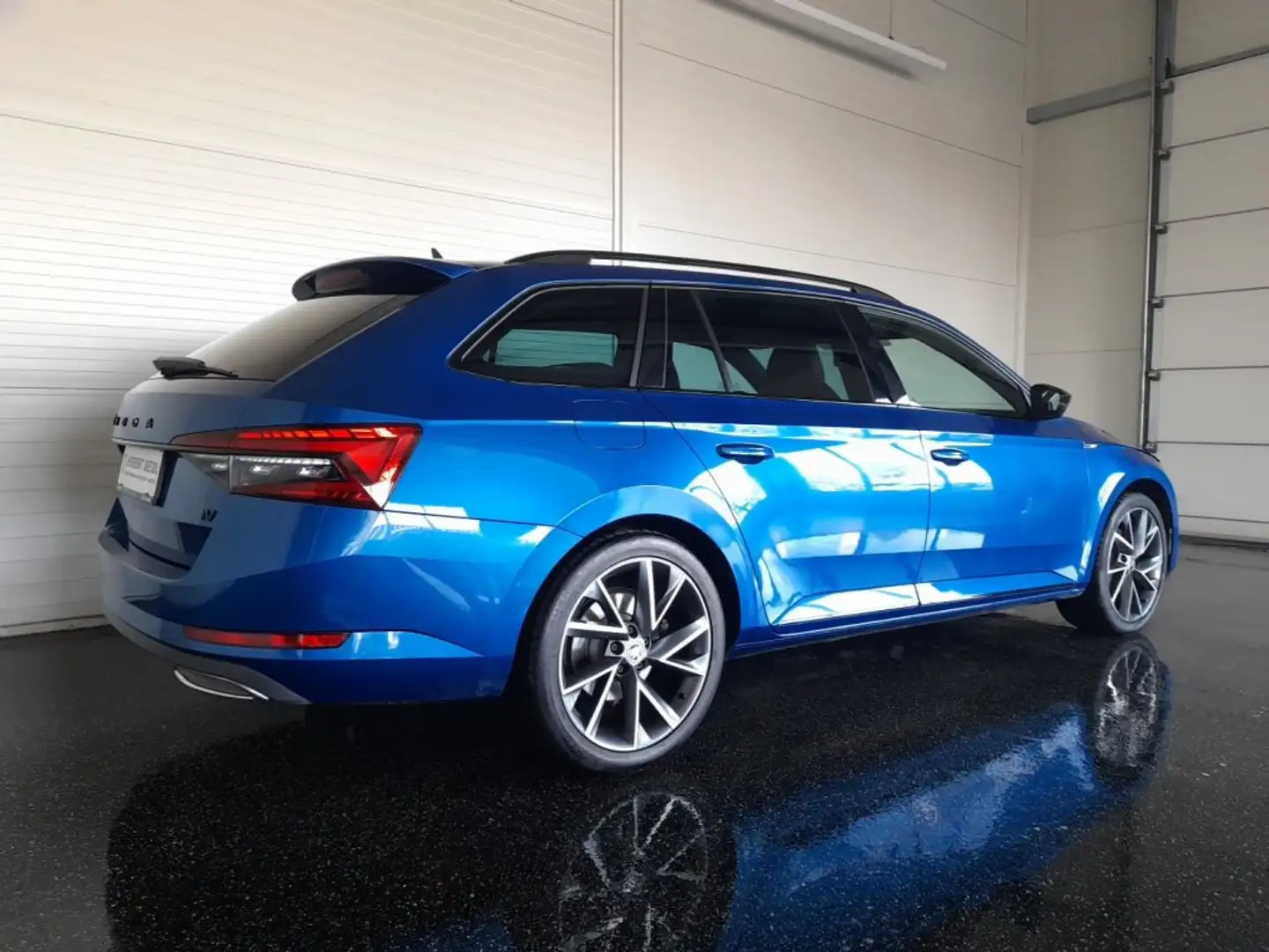Skoda Superb Kombi SPORTLINE PHEV 156/218 DSG *SKY / STANDHZG / MATRIX-LED / DCC / 19 ZOLL / VIRTUELL / NAVI / ACC / E-KLAPPE* Blau - 2