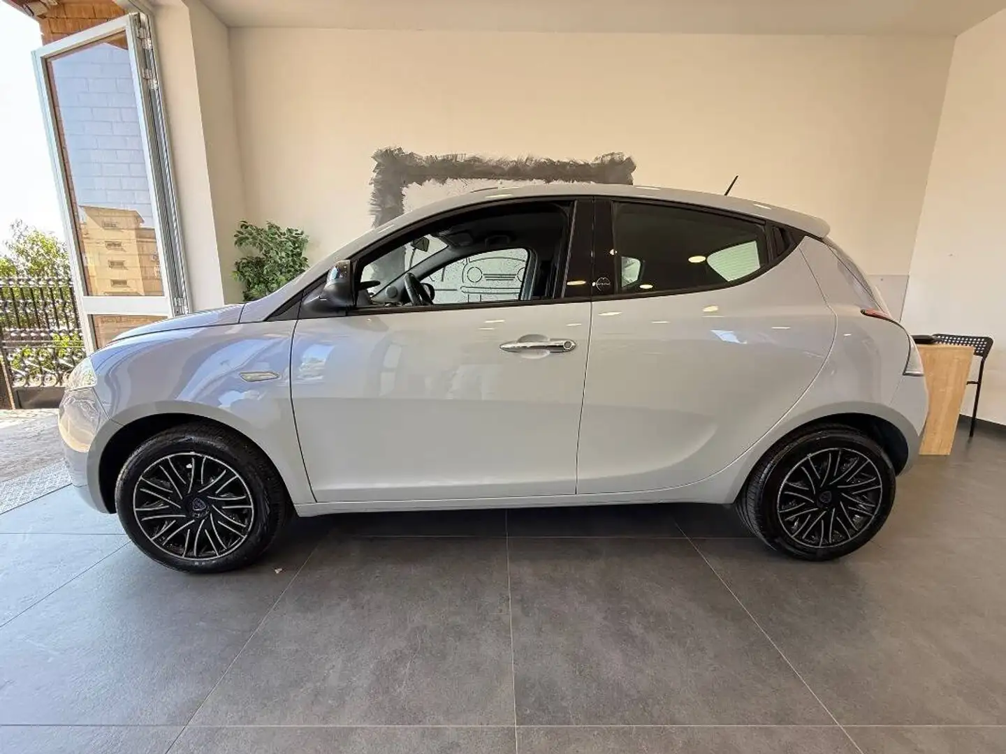 Lancia Ypsilon 1.0 firefly hybrid Gold s&s 70cv Bianco - 2