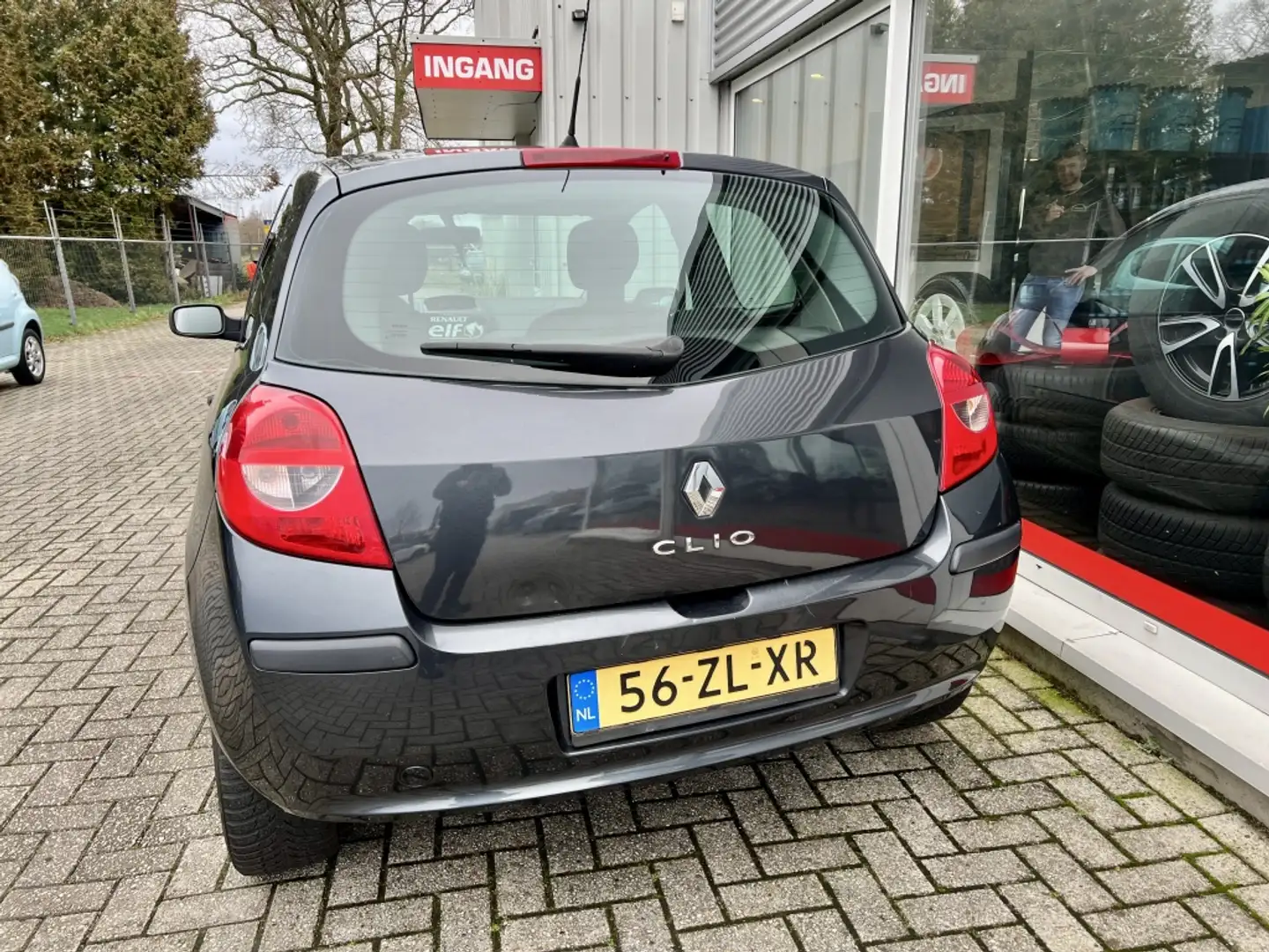 Renault Clio 1.4-16V Bns Line Grau - 2