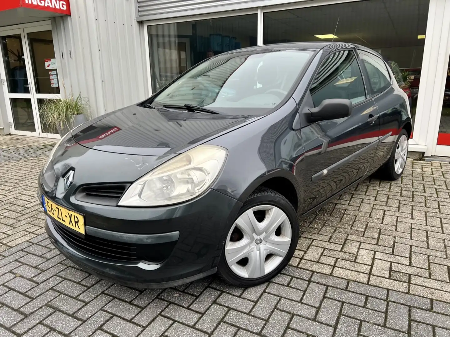 Renault Clio 1.4-16V Bns Line Grau - 1