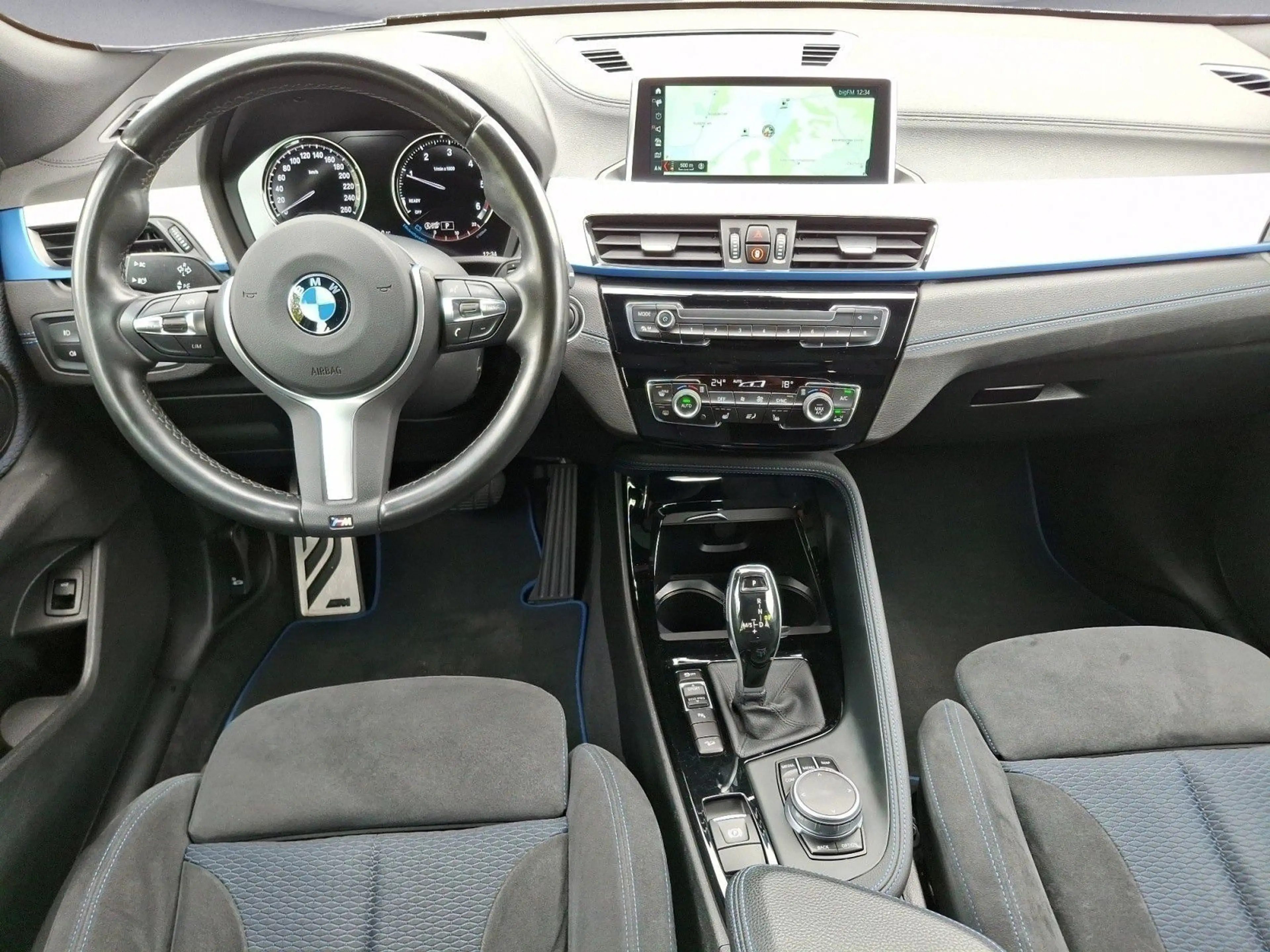 BMW X2 xDrive20d M Sport Aut. Navi AHK Pano Head-Up — photo 11