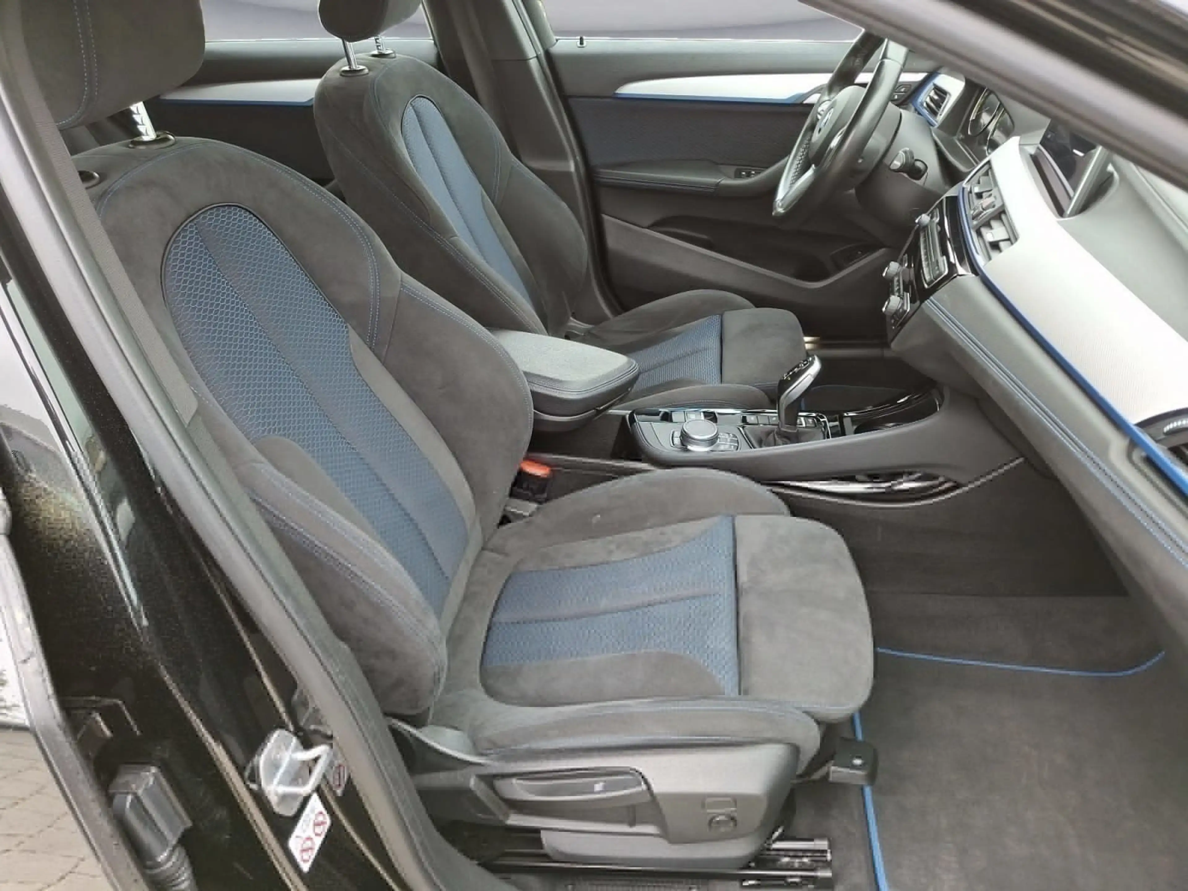 BMW X2 xDrive20d M Sport Aut. Navi AHK Pano Head-Up — photo 9