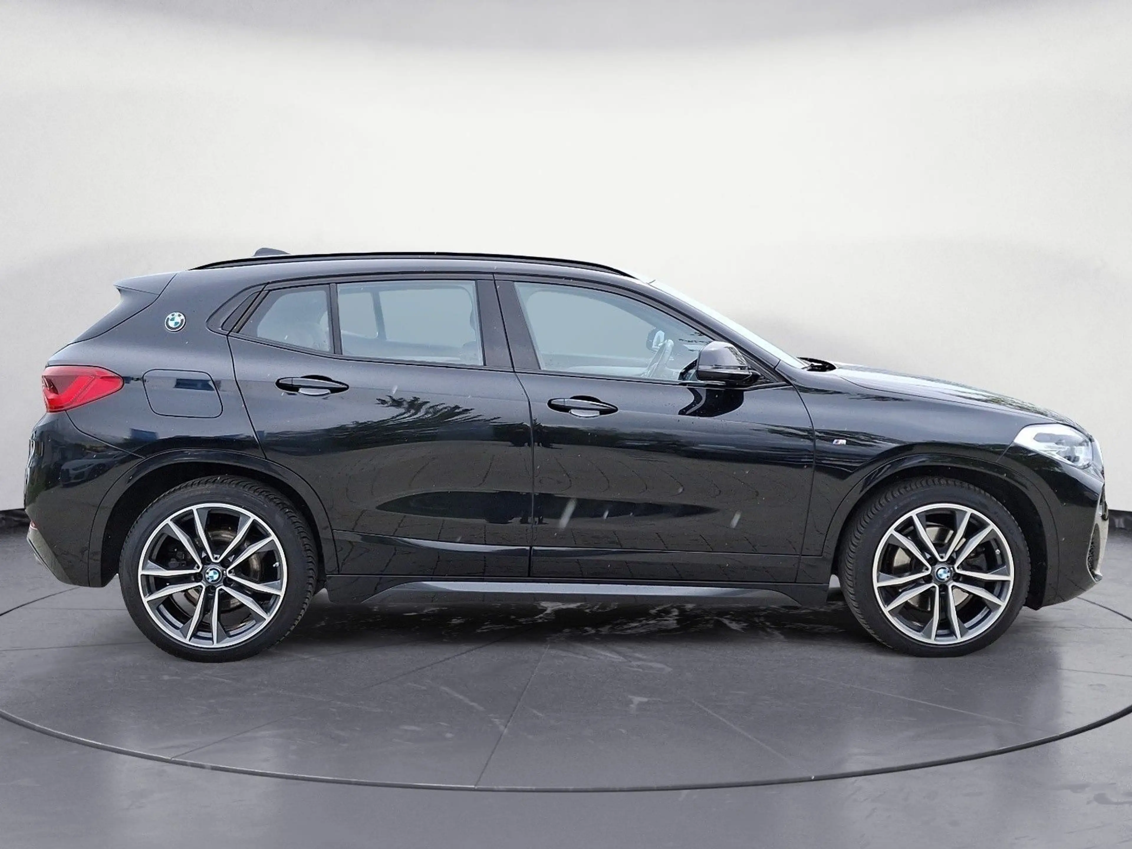 BMW X2 xDrive20d M Sport Aut. Navi AHK Pano Head-Up — photo 6