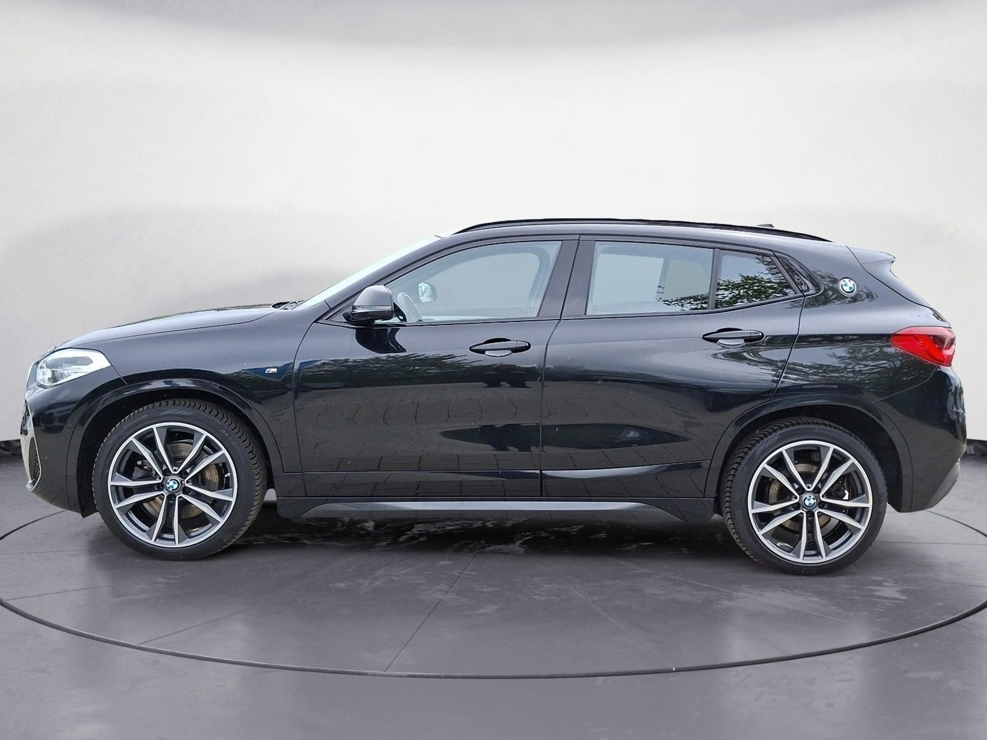BMW X2 xDrive20d M Sport Aut. Navi AHK Pano Head-Up — photo 3