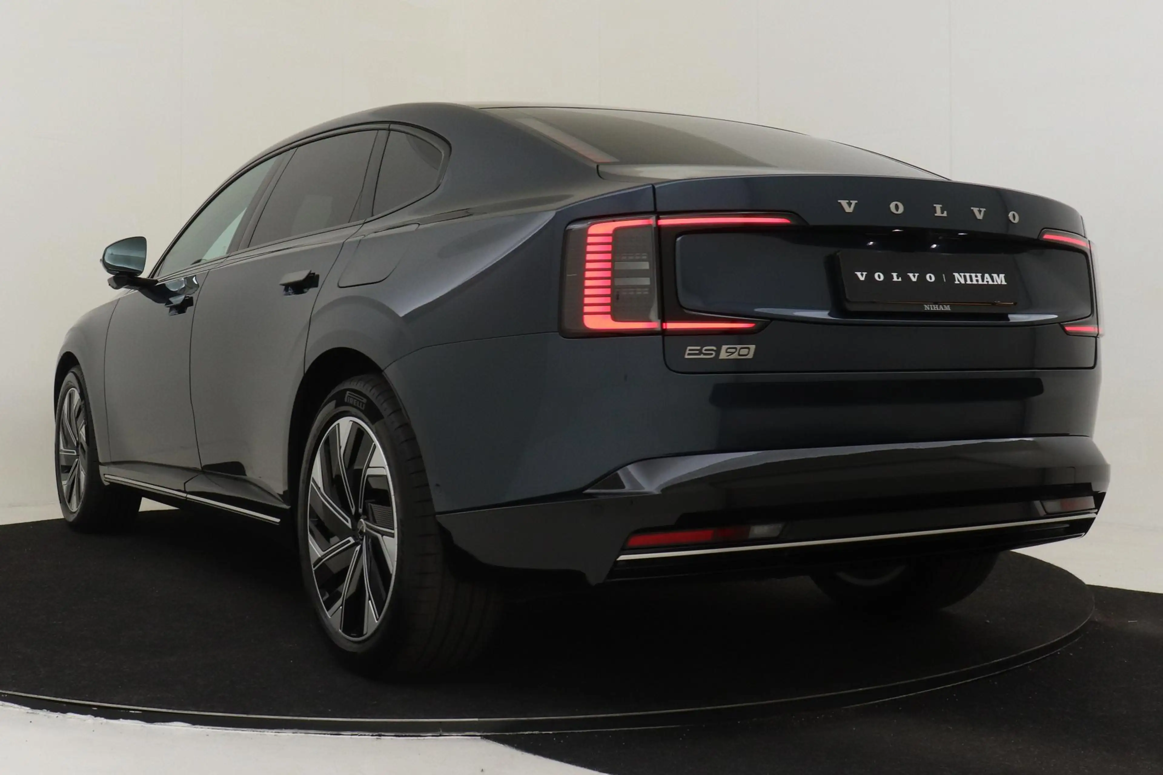Volvo ES90 SINGLE MOTOR EXTENDED RANGE CORE 92 kWh -PANO.DAK| — photo 5