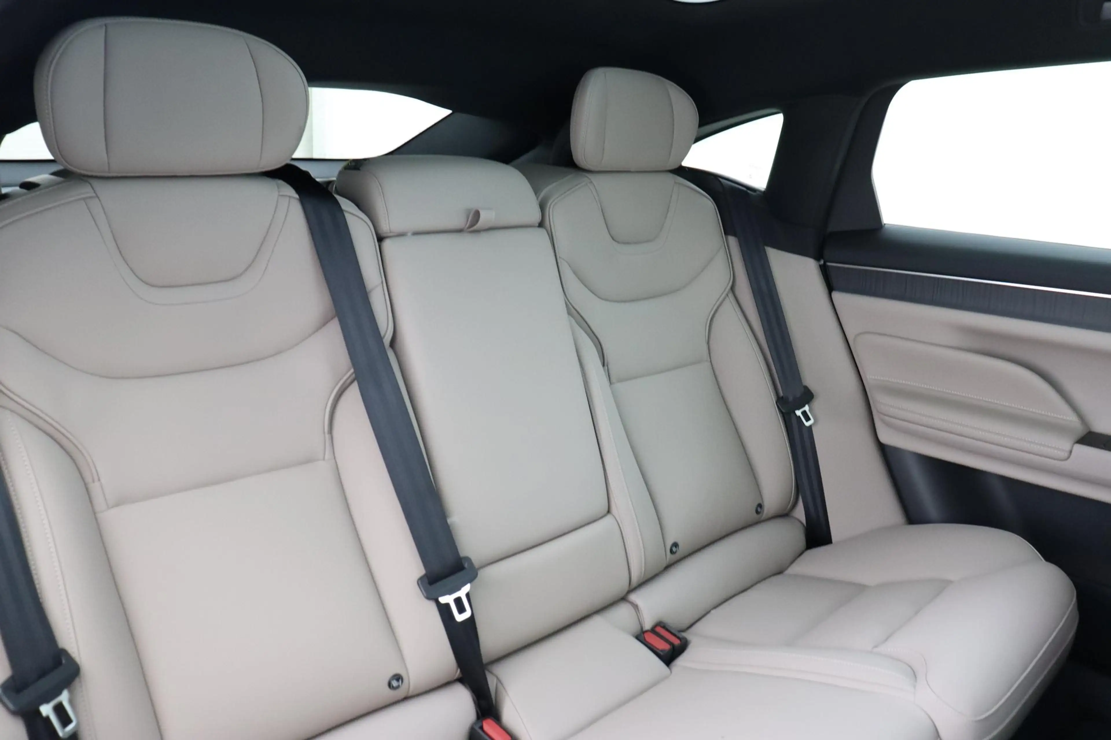 Volvo ES90 SINGLE MOTOR EXTENDED RANGE CORE 92 kWh -PANO.DAK| — photo 14