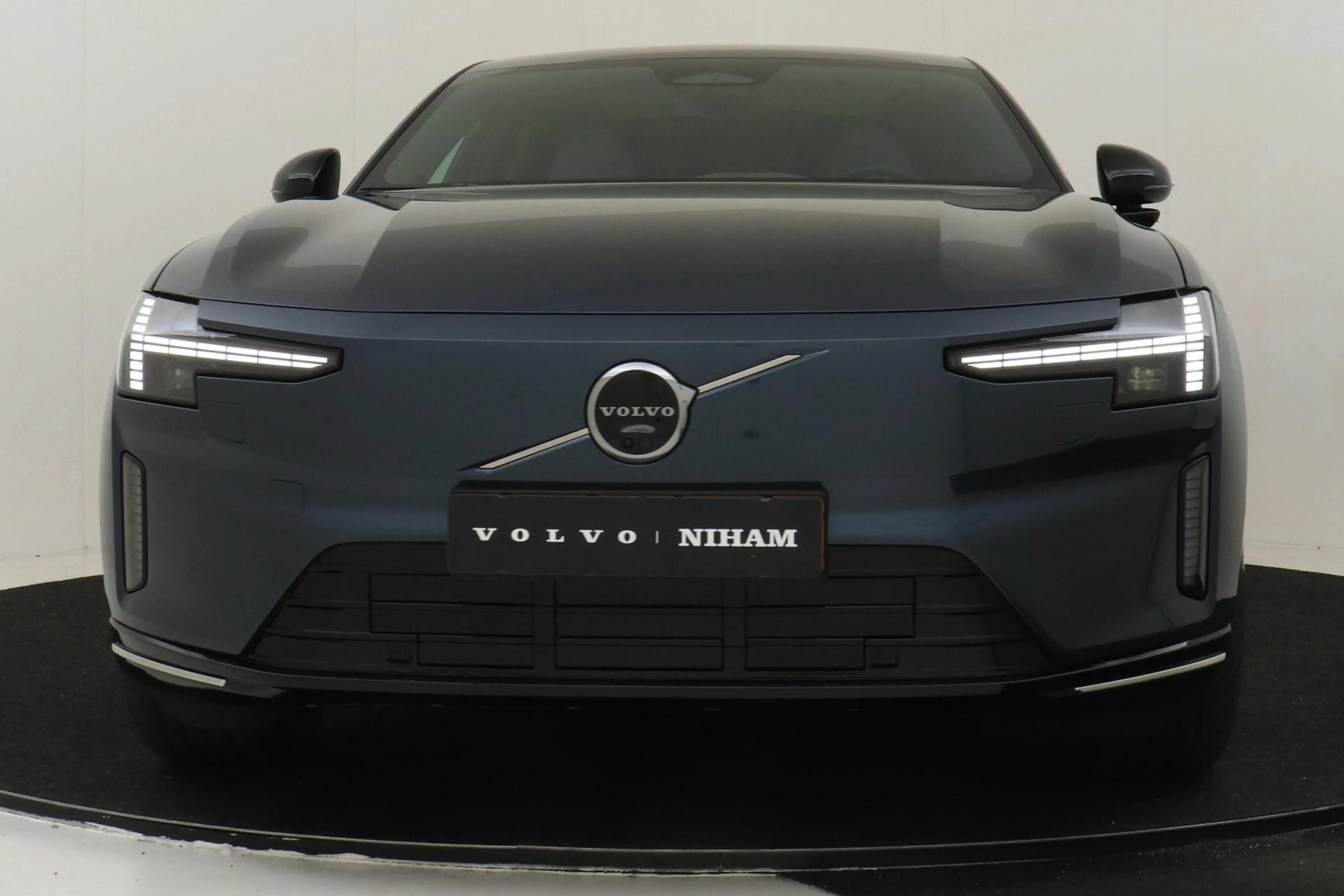 Volvo ES90 SINGLE MOTOR EXTENDED RANGE CORE 92 kWh -PANO.DAK| — photo 9